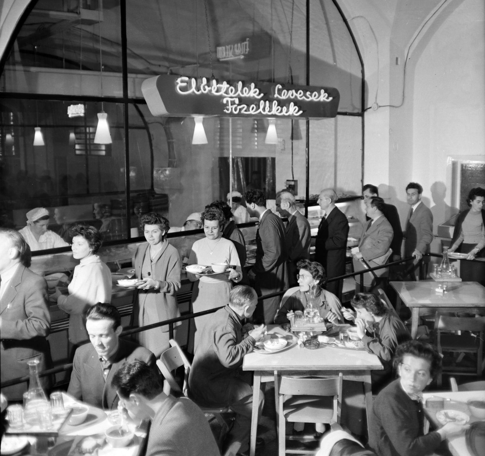 Hungary, Budapest IX., Fővám (Dimitrov) tér, Marx Károly Közgazdaságtudományi Egyetem (később Corvinus Egyetem), étterem., 1960, Bauer Sándor, self-serving restaurant, neon sign, Budapest, Fortepan #126770
