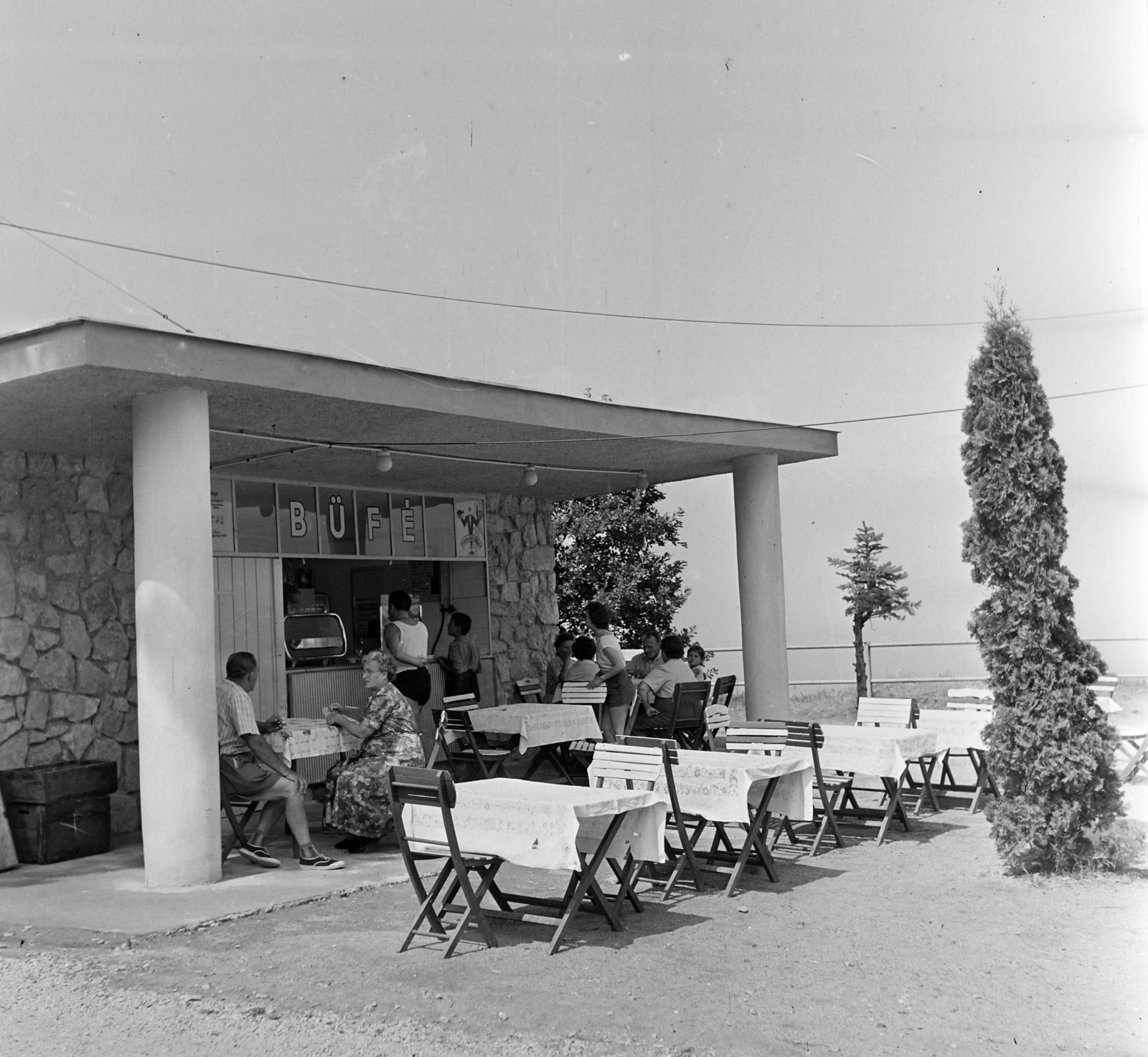Hungary, Balatonföldvár, Kilátó köz 5, büfé a magasparton., 1960, Bauer Sándor, terrace, folding chair, Fortepan #126778