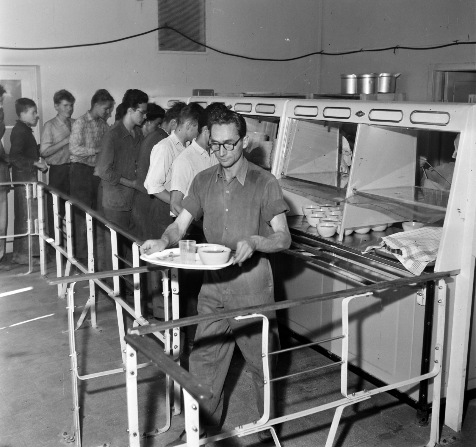 1965, Bauer Sándor, lunch hour, food distribution, self-serving restaurant, Fortepan #126842
