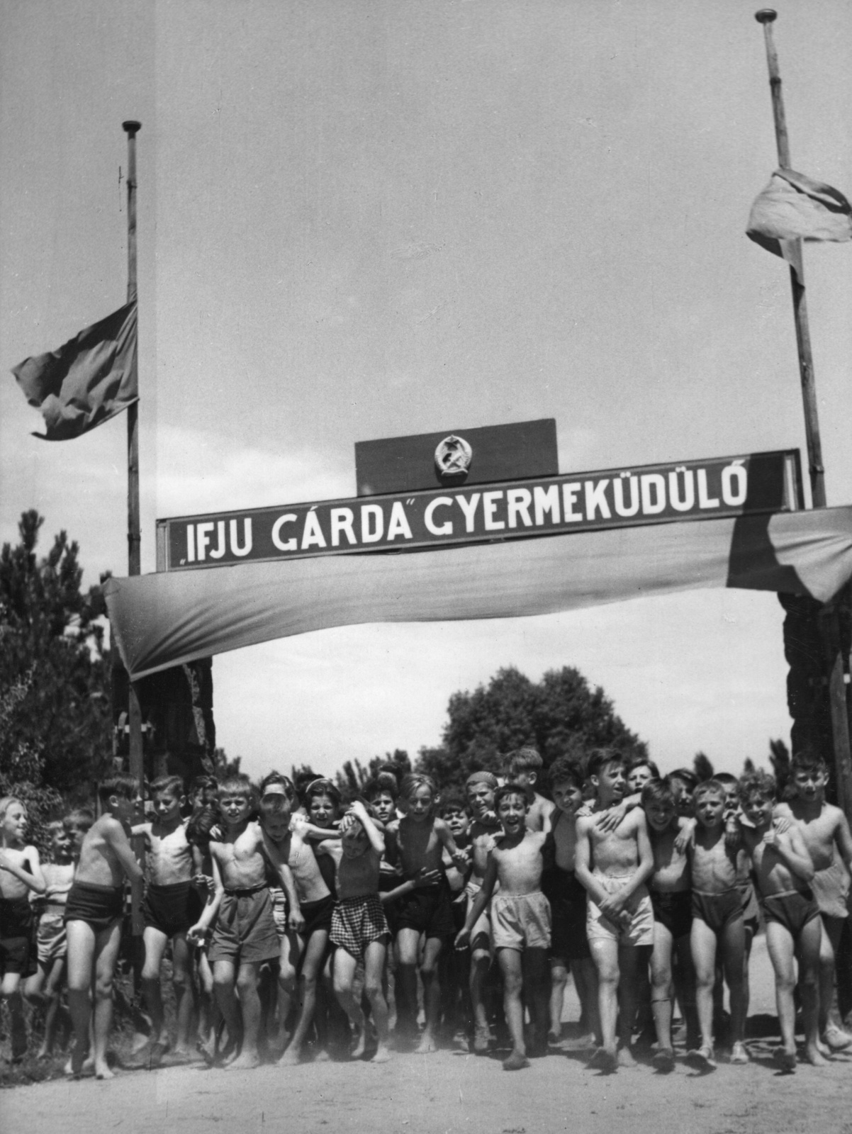 Hungary,Lake Balaton, Zamárdi, Ifjú Gárda gyermeküdülő., 1950, Bauer Sándor, holiday, crest, camp, young guard, Fortepan #126885
