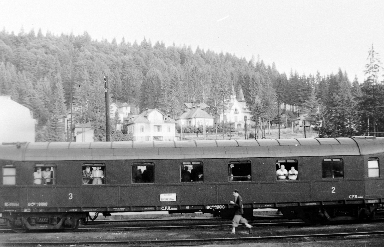 Romania, Predeal, vasútállomás., 1954, Szent-tamási Mihály, railway, coach, train station, Fortepan #12689