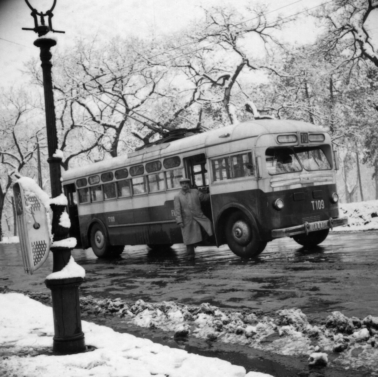 Hungary, Budapest XIV., 1950, Bauer Sándor, winter, snow, Soviet brand, trolley bus, Budapest, Fortepan #126921