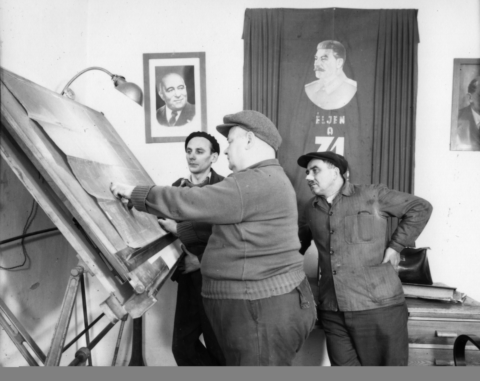 1949, Bauer Sándor, planning, drawing table, Mátyás Rákosi-portrayal, Joseph Stalin portrayal, fatness, Fortepan #126942