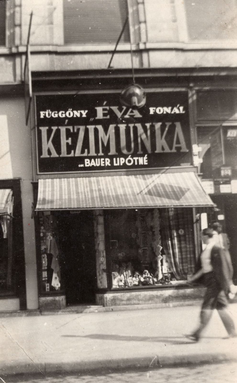Hungary, Budapest VII., Rákóczi út 32., 1943, Bauer Sándor, handcraft, store display, Budapest, Show window, tradie, Fortepan #126966