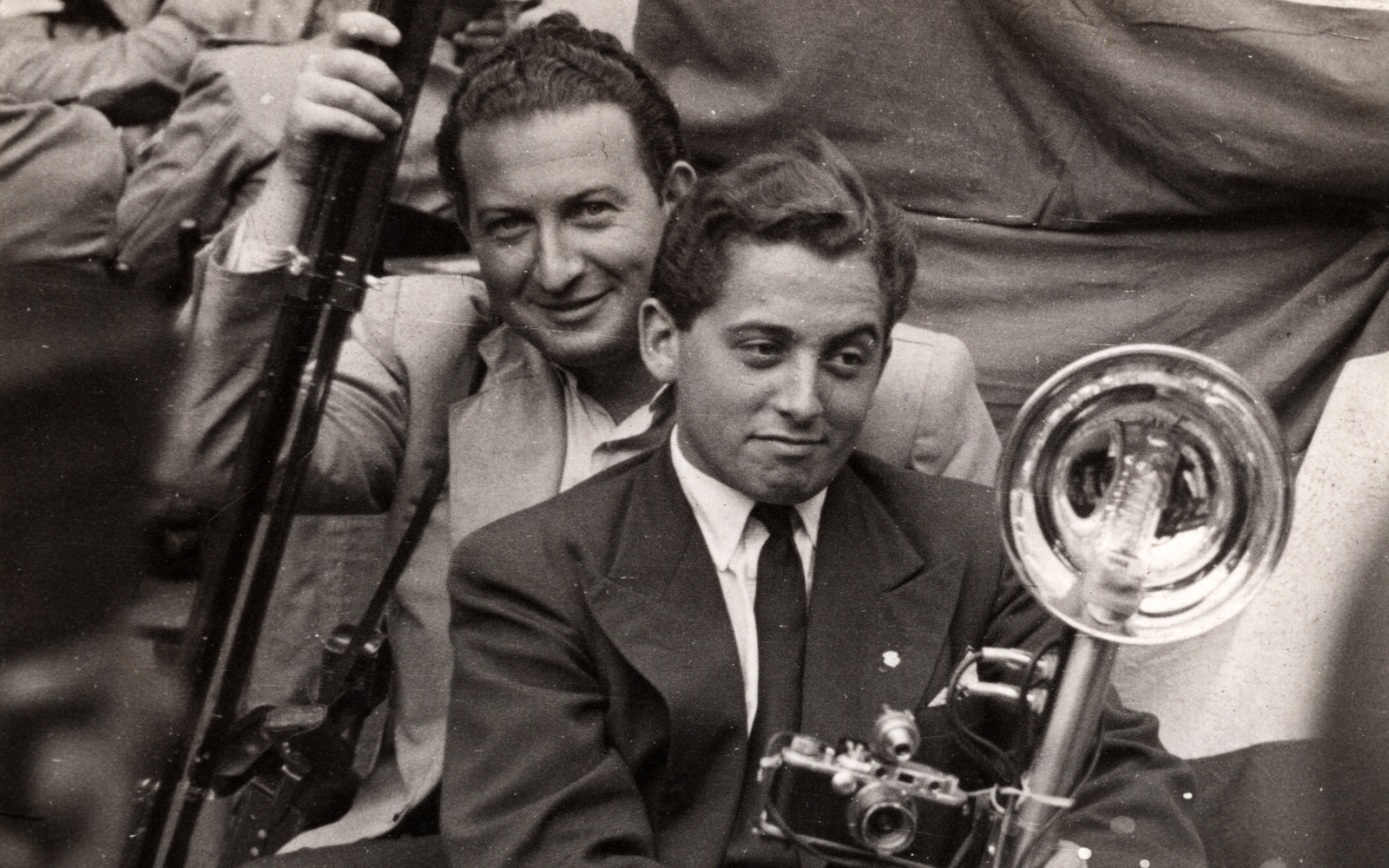 Hungary, Bauer Sándor fotóriporter., 1946, Bauer Sándor, camera, flash, photographer, Leica-brand, photography, Fortepan #126967