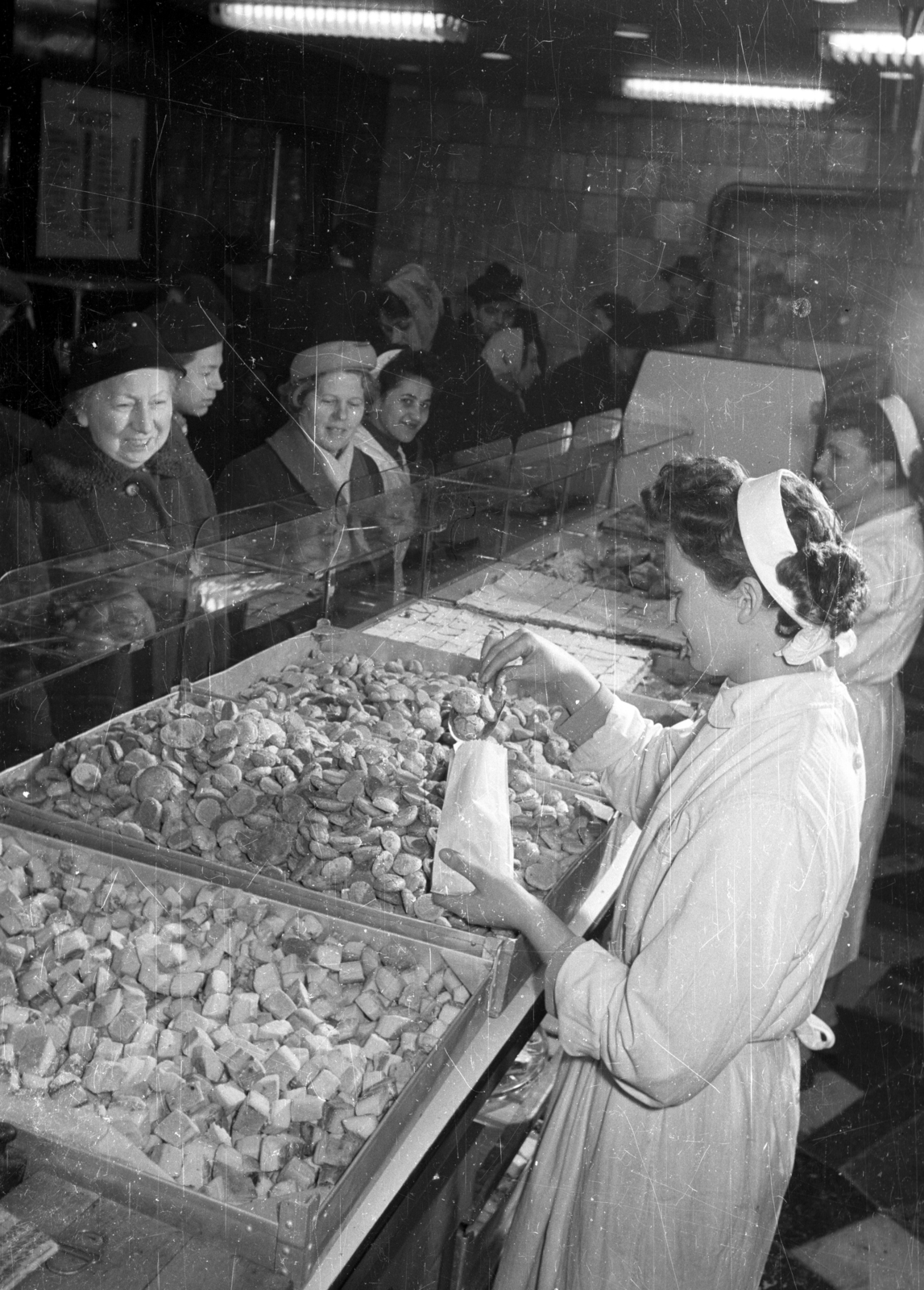 Hungary, Budapest VIII., Rákóczi út 17., Vajas sütemények boltja., 1961, Bauer Sándor, Budapest, Fortepan #127004