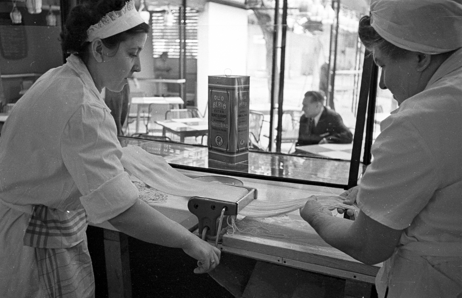 Hungary, Budapest XIV., 1964, Bauer Sándor, pastry, dough sheeter, cooking, Budapest, Fortepan #127055