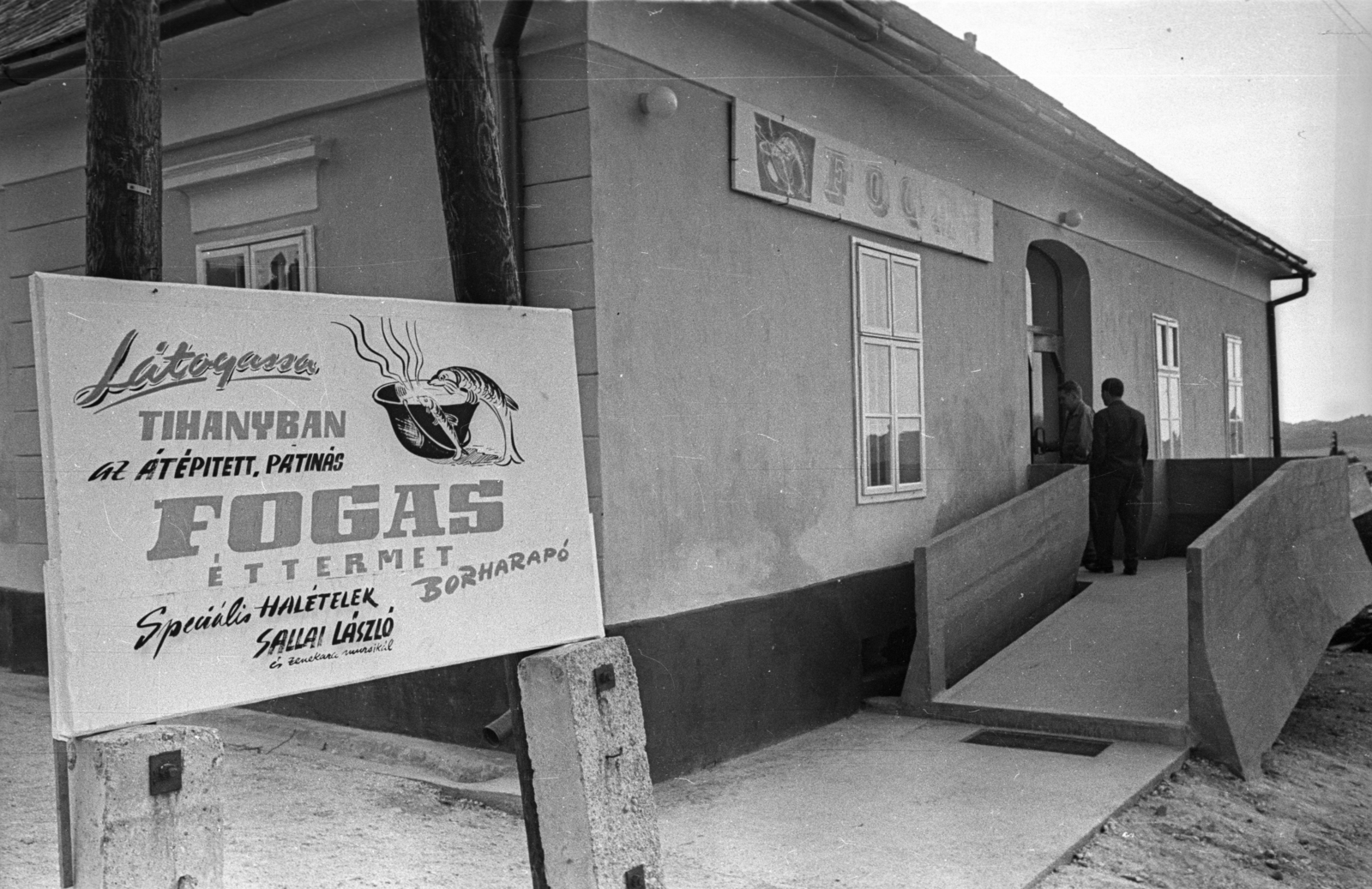 Hungary,Lake Balaton, Tihany, Kossuth Lajos utca 9., Fogas étterem., 1967, Bauer Sándor, Fortepan #127125