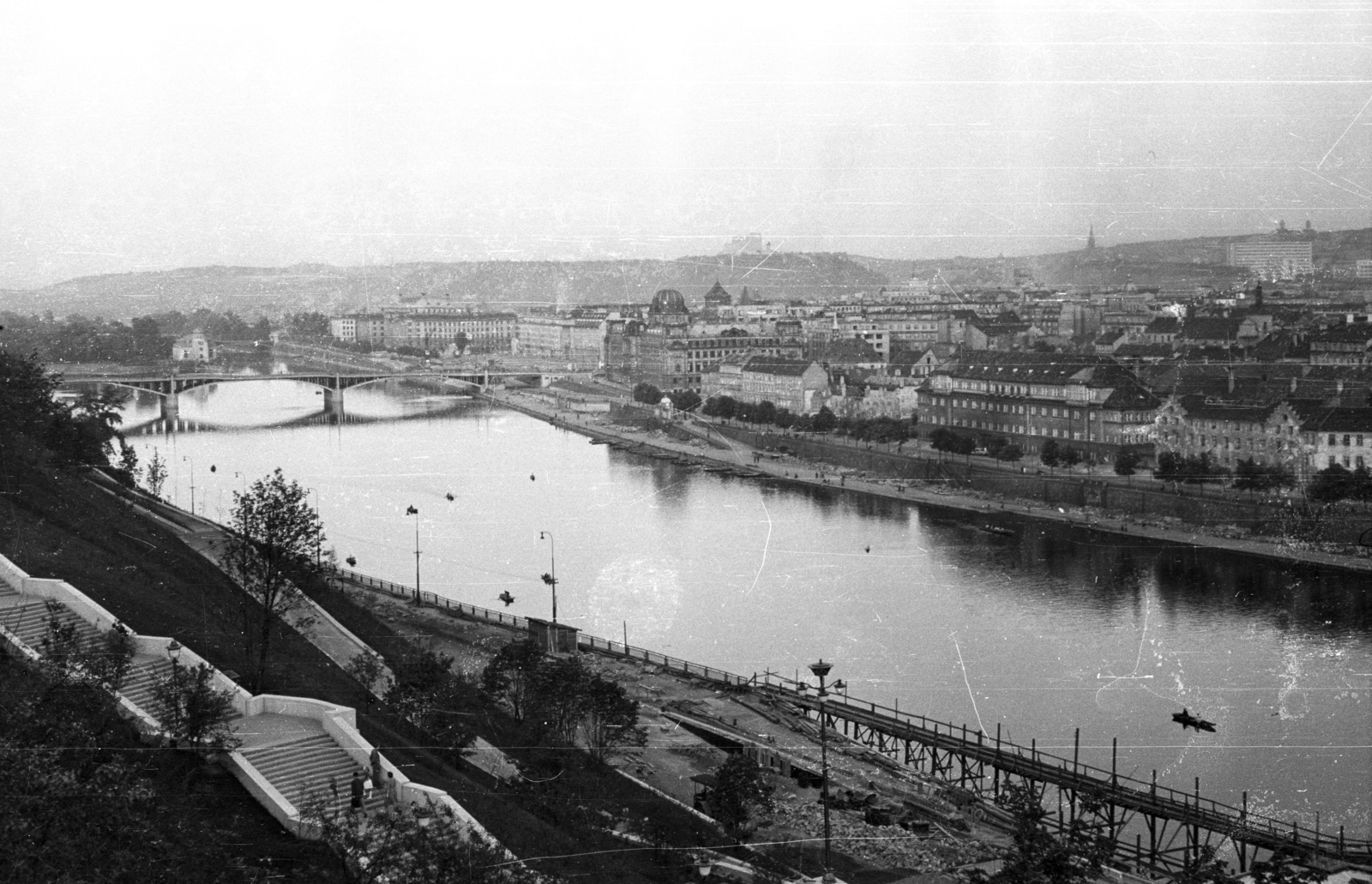 Czech Republik, Prague, Moldva (Vltava) folyó, Stefánik híd (Štefánikův most)., 1955, Szent-tamási Mihály, Czechoslovakia, bridge, river, stairs, public building, dome, arch bridge, Vlastislav Hofman-design, Otakar Širc-design, Josef Fanta-design, Fortepan #12716