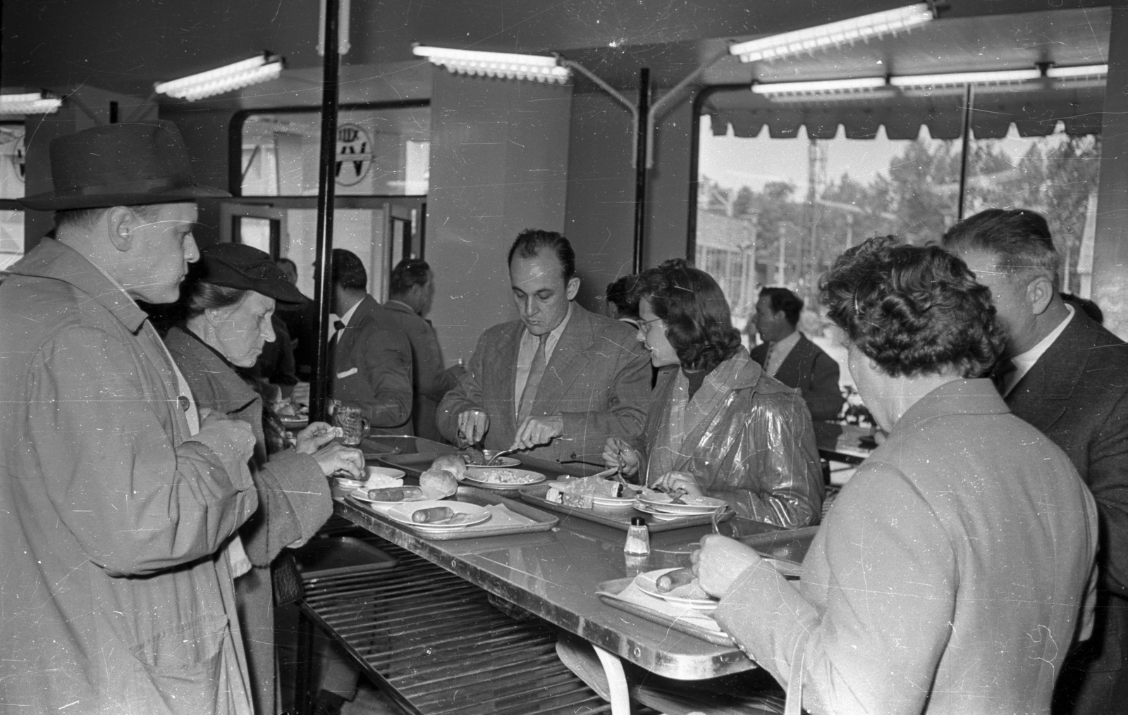 Hungary, Budapest XIV., önkiszolgáló étterem., 1959, Bauer Sándor, raincoat, buffet, Budapest, Fortepan #127162