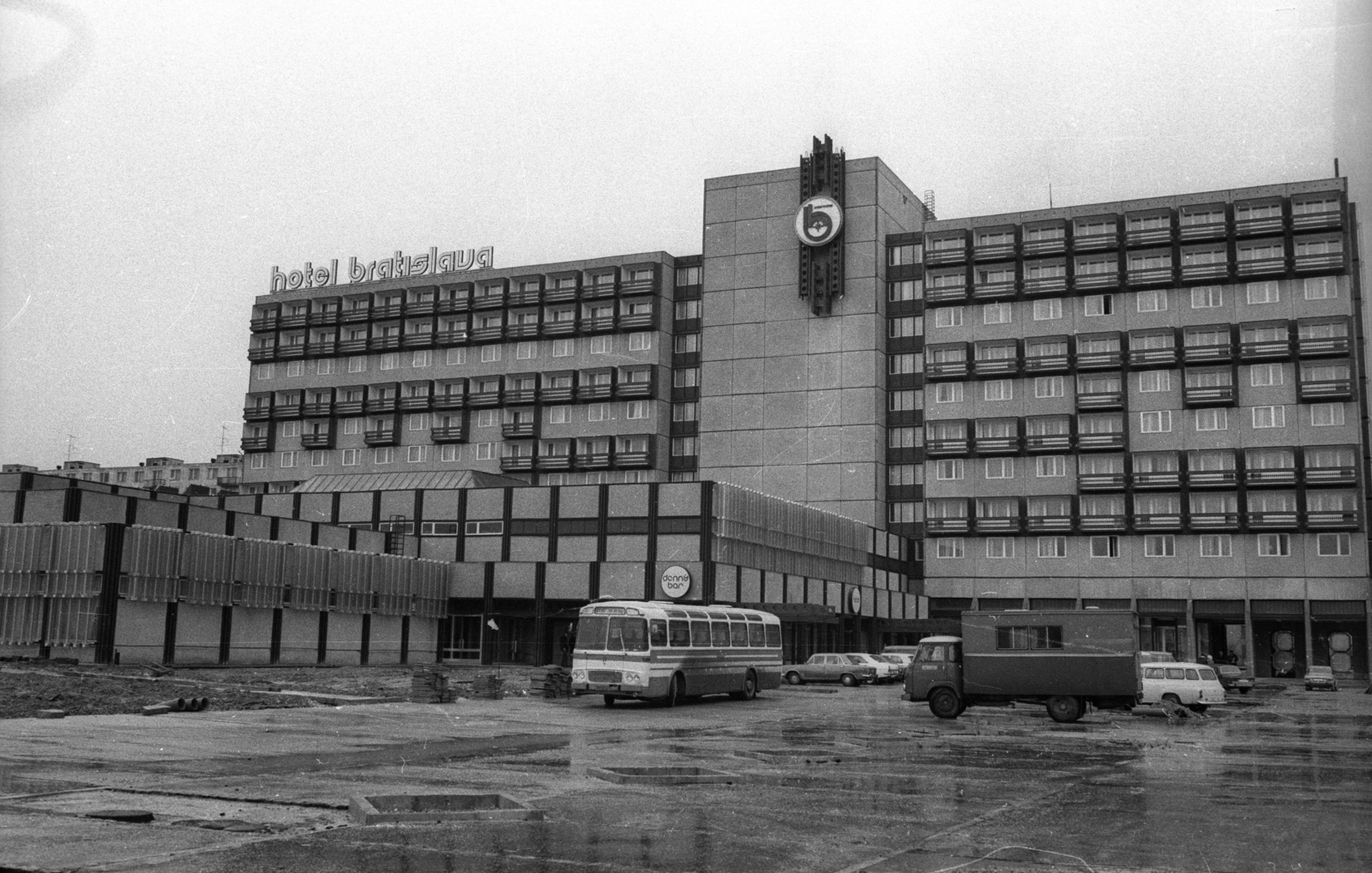 Slovakia, Bratislava, Seberíniho ulica 9., Hotel Bratislava., 1981, Bauer Sándor, Czechoslovakia, Fortepan #127209