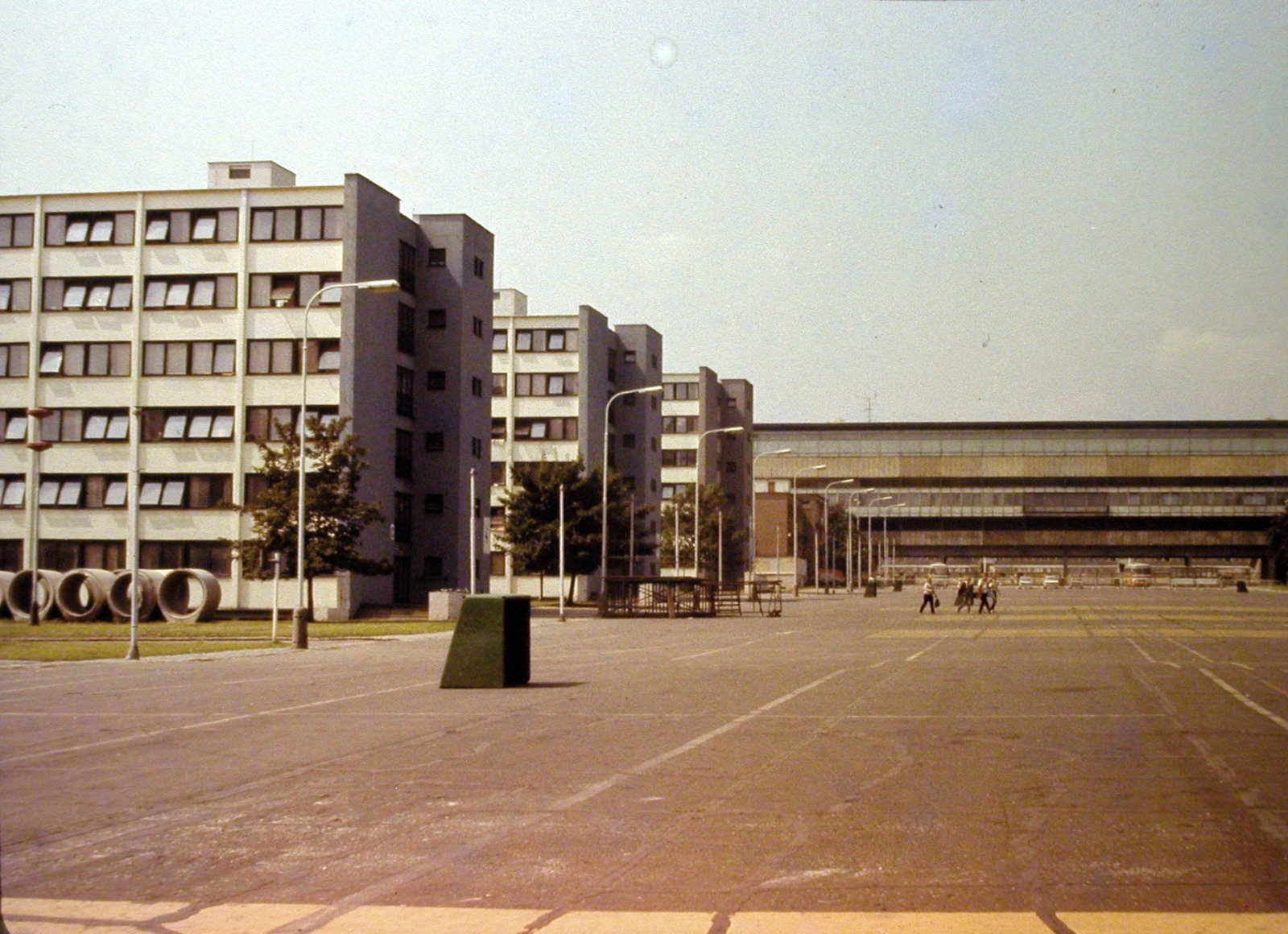 Csehország, Prága, Chaloupeckého, a Strahov Kollégium épületeitől jobbra a Strahov stadion., 1980, Fortepan, színes, Fortepan #12728