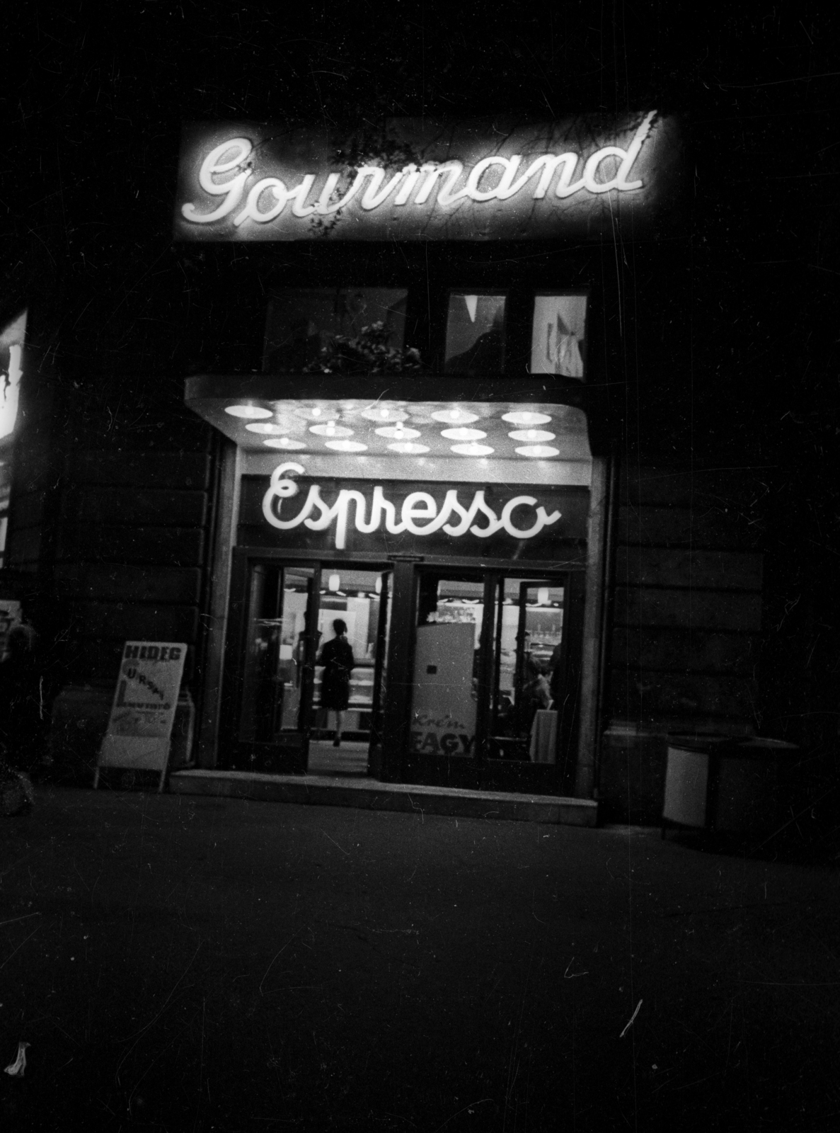 Hungary, Budapest V., Kossuth Lajos - Semmelweis utca sarok, Gourmand eszpresszó., 1963, Bauer Sándor, neon sign, Budapest, Fortepan #127367