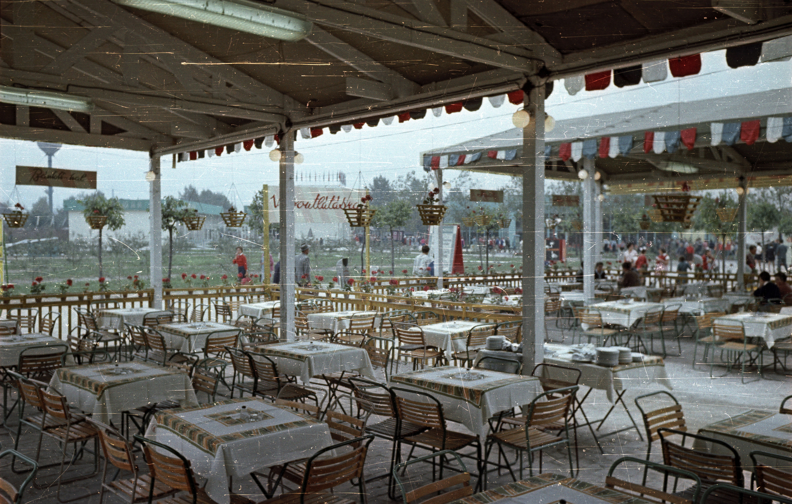 Magyarország, Budapest X., Albertirsai úti vásár területe, Halászkert étterem és büfé., 1962, Bauer Sándor, színes, kerthelyiség, Budapest, Fortepan #127393