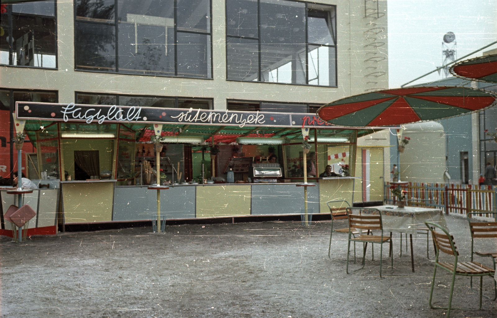 Hungary, Budapest X., Albertirsai úti vásár területe, eszpresszó kerthelyisége., 1962, Bauer Sándor, colorful, Budapest, Fortepan #127399