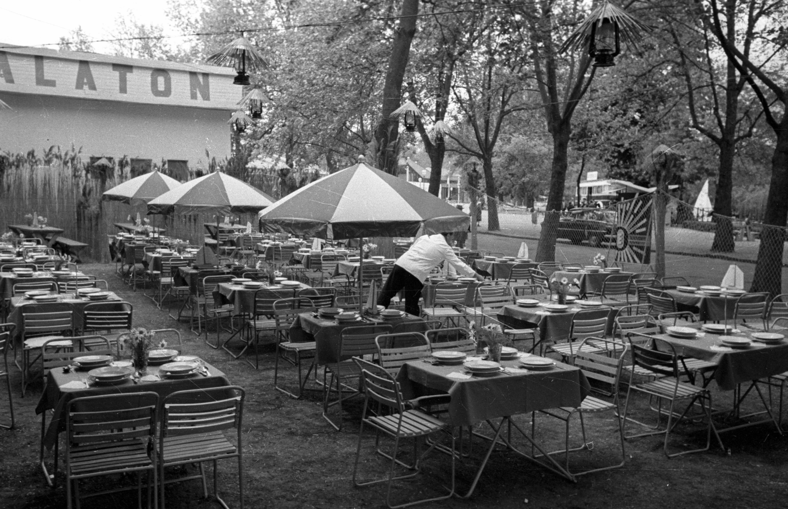 Magyarország, Városliget,Budapesti Nemzetközi Vásár, Budapest XIV., a Balaton étterem kerthelyisége., 1965, Bauer Sándor, Budapest, Fortepan #127404