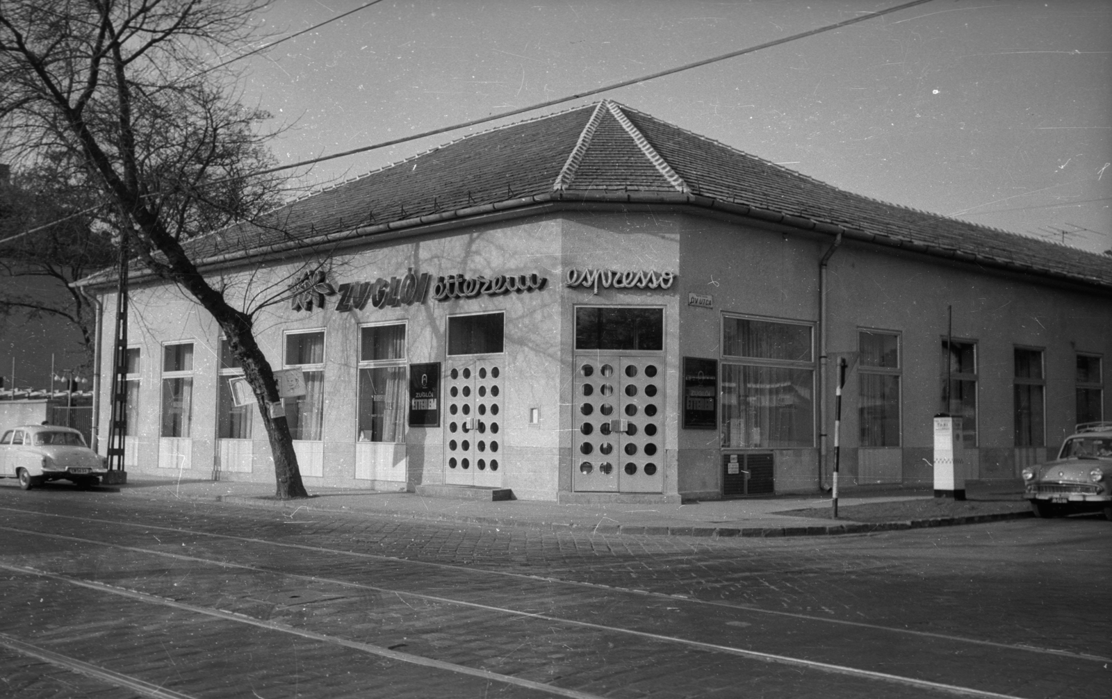 Hungary, Budapest XIV., Erzsébet királyné útja 118., Zuglói étterem. Jobbra az Öv utca., 1966, Bauer Sándor, cobblestones, neon sign, Budapest, restaurant, Fortepan #127419
