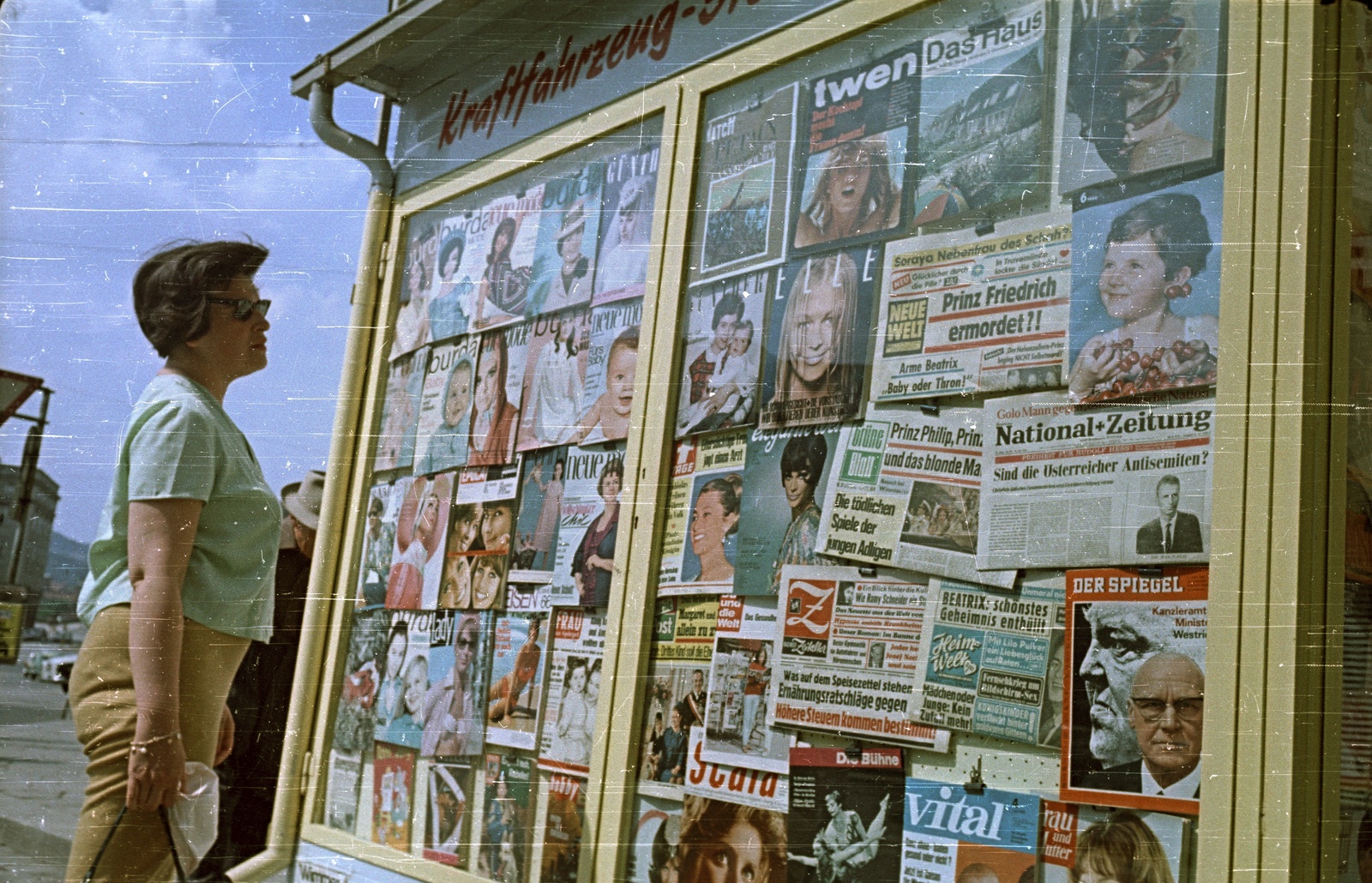 Austria, Vienna, 1966, Bauer Sándor, colorful, newsstand, Fortepan #127425