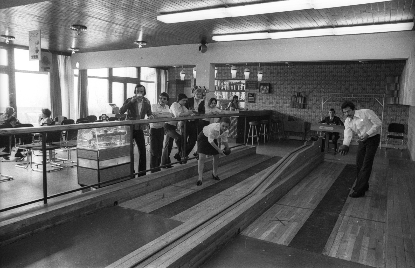 Hungary,Danube Bend, Visegrád, Hotel Silvanus, tekepálya., 1980, Bauer Sándor, bowling, bowling alley, Fortepan #127432