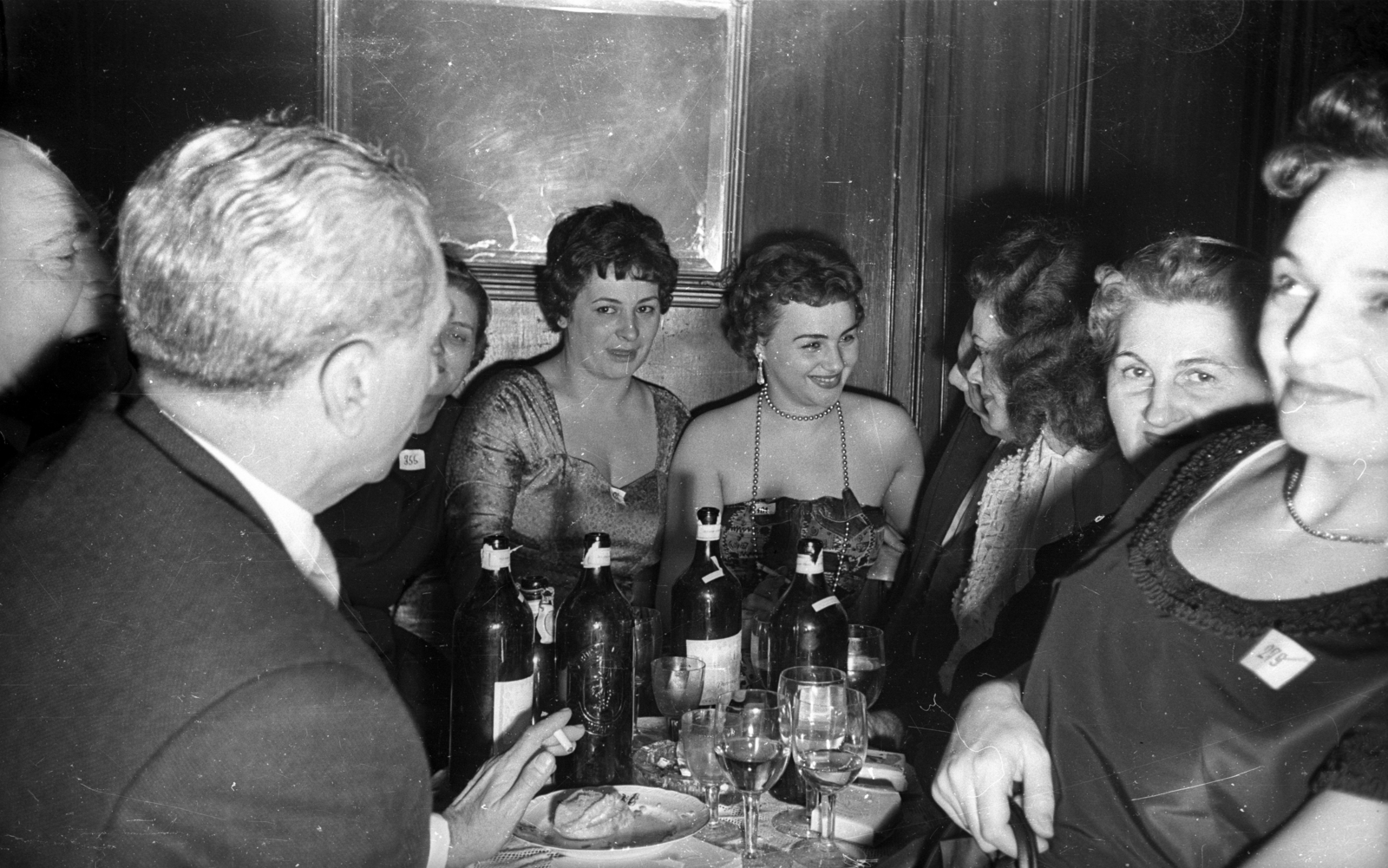 Hungary, Budapest VI., Nagymező utca 17., Budapest Kávéház (Moulin Rouge)., 1957, Bauer Sándor, companionship, glass, fun, Budapest, Fortepan #127440