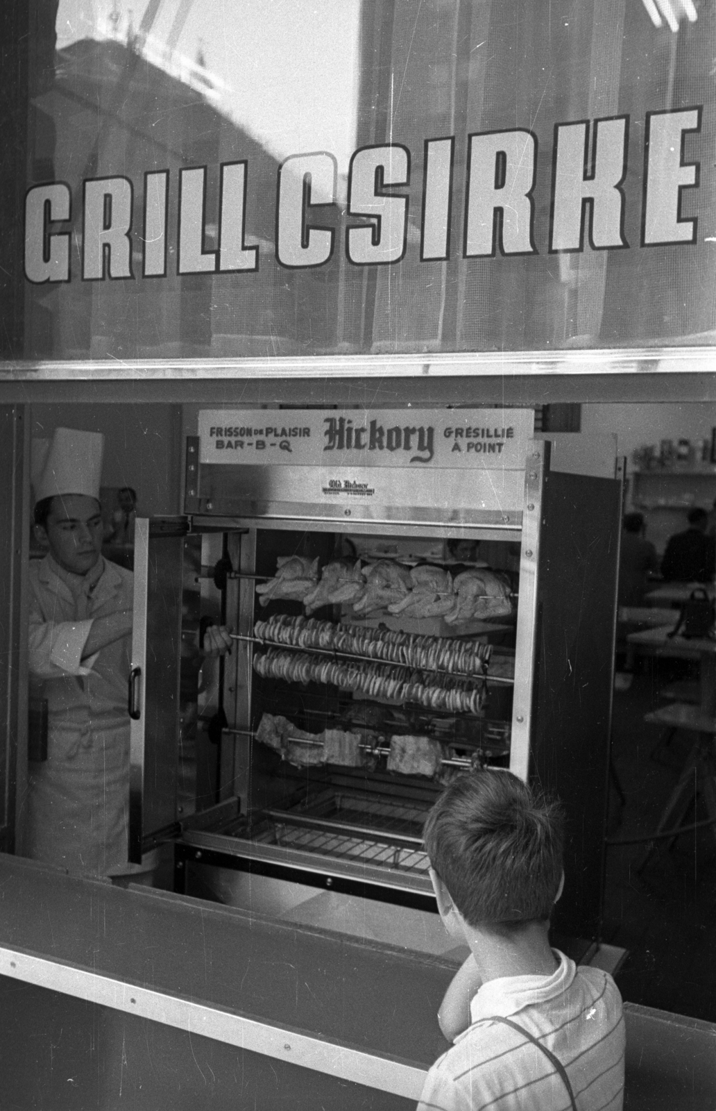 1980, Bauer Sándor, grilled chicken, Fortepan #127522