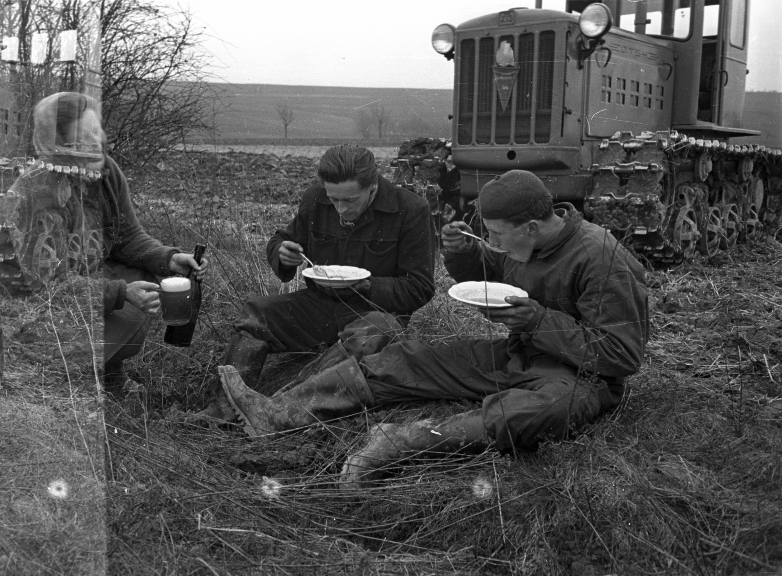 1956, Bauer Sándor, Csehszlovákia, étkezés, traktor, söröskorsó, XTZ-márka, Fortepan #127584
