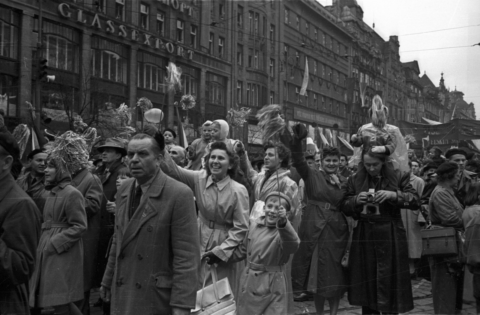 Czech Republik, Prague, Vencel tér (Václavské námestí), május 1-i felvonulás., 1956, Bauer Sándor, Czechoslovakia, 1st of May parade, Fortepan #127659