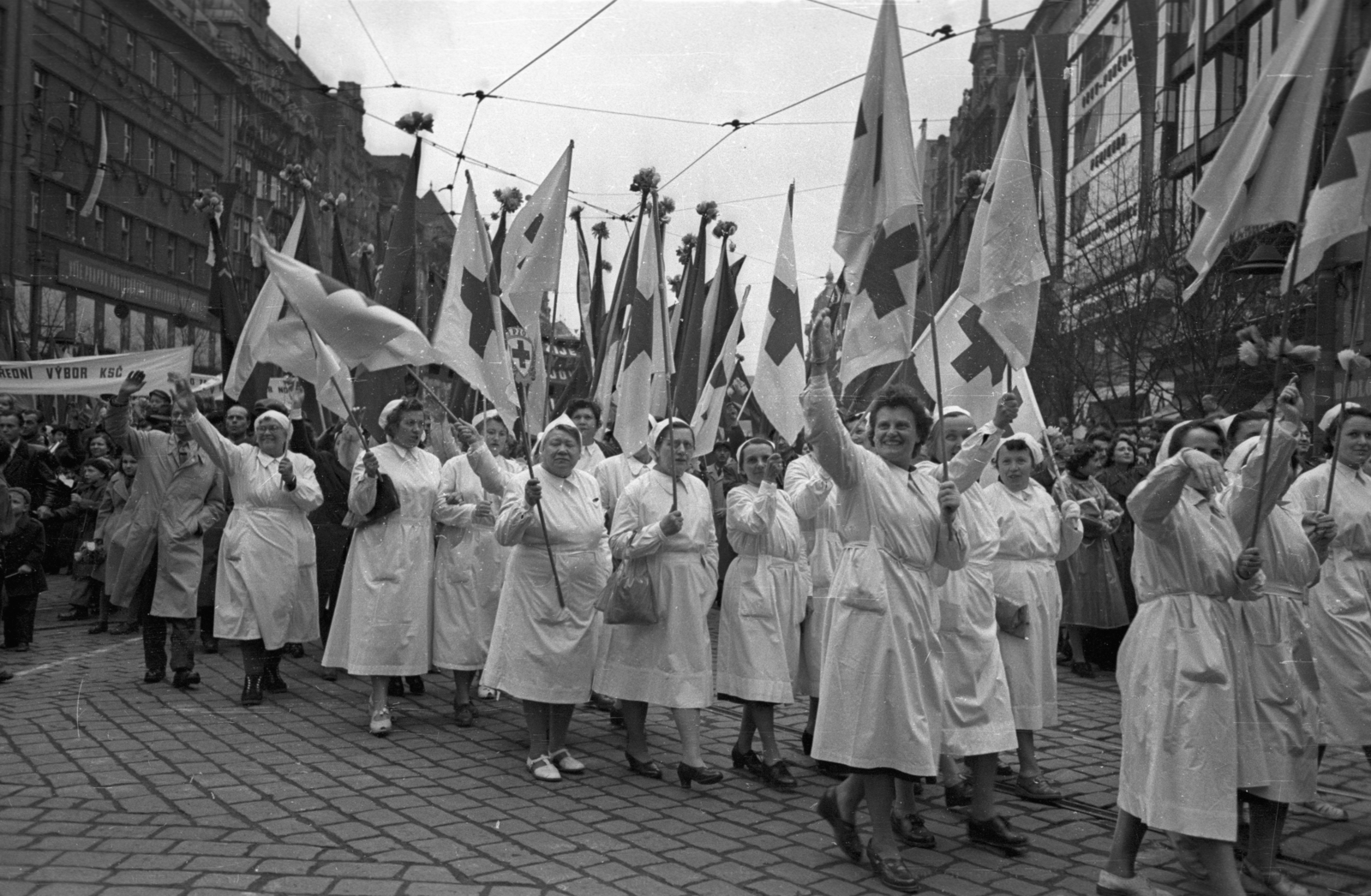 Czech Republik, Prague, Vencel tér (Václavské námestí), május 1-i felvonulás., 1956, Bauer Sándor, Czechoslovakia, 1st of May parade, department store, Functionalism, Josef Gočár-design, František Kysela-design, František Lydie Gahura-design, Fortepan #127662