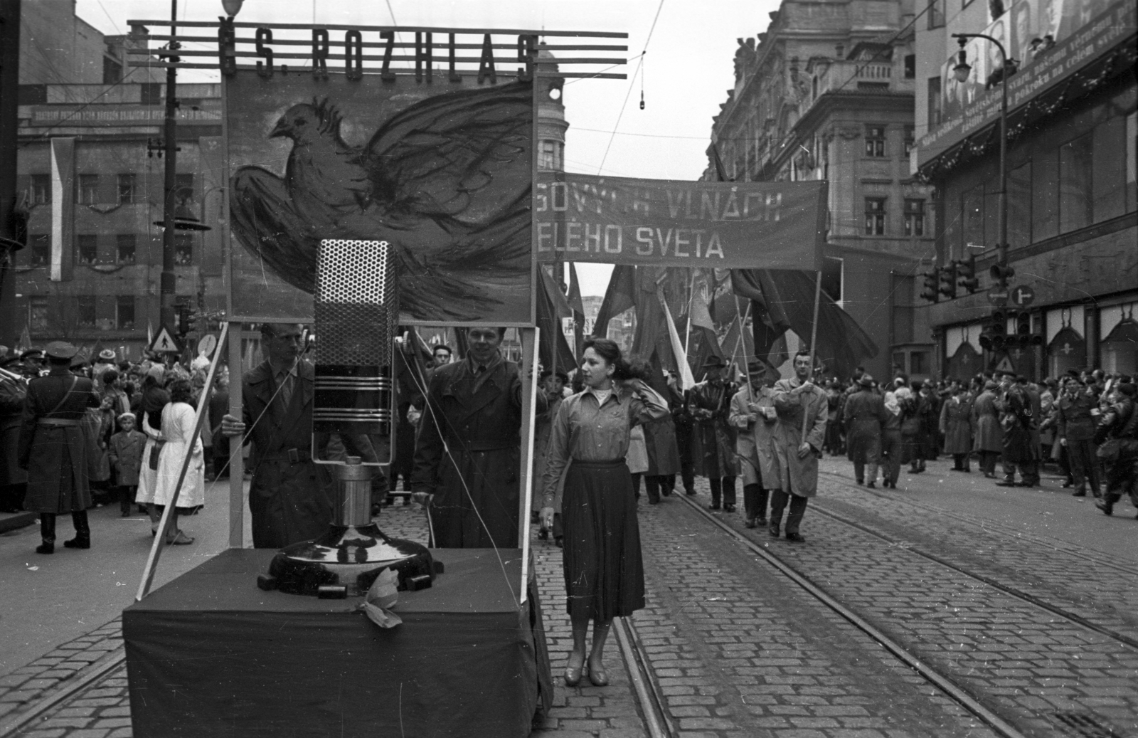 Csehország, Prága, ulice Na Příkopě, háttérben a Vencel tér (Václavské námestí). Május 1-i felvonulás., 1956, Bauer Sándor, Csehszlovákia, május 1, Fortepan #127665
