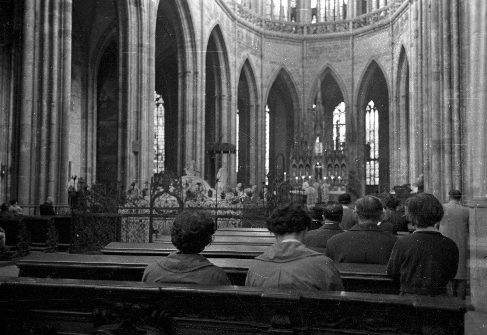 Czech Republik, Prague, Hradzsin, Szent Vitus-székesegyház (Katedrála svatého Víta)., 1956, Bauer Sándor, church interior, Fortepan #127671