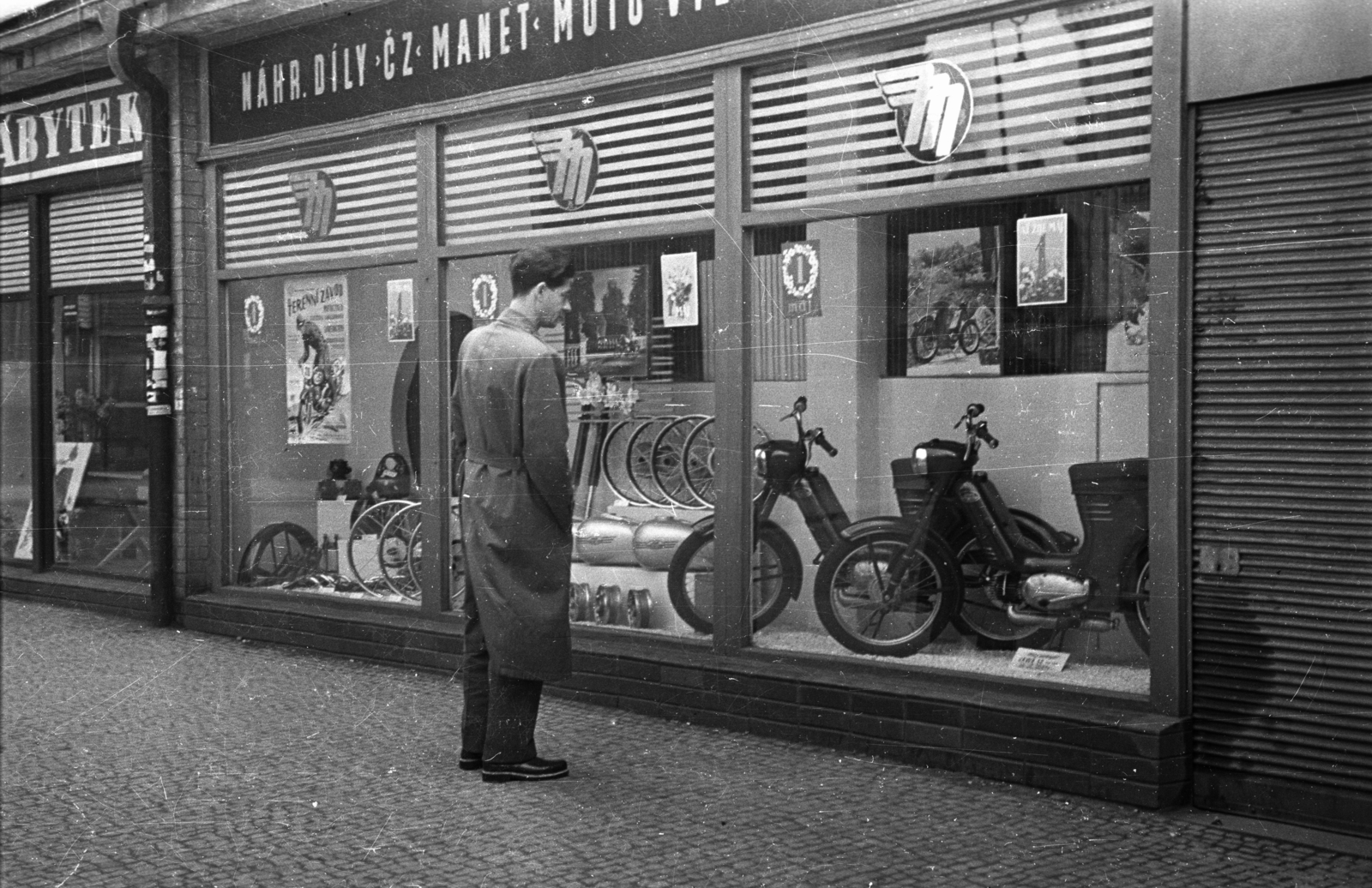 1956, Bauer Sándor, Czechoslovakia, Jawa-brand, motorcycle store, Show window, Fortepan #127673