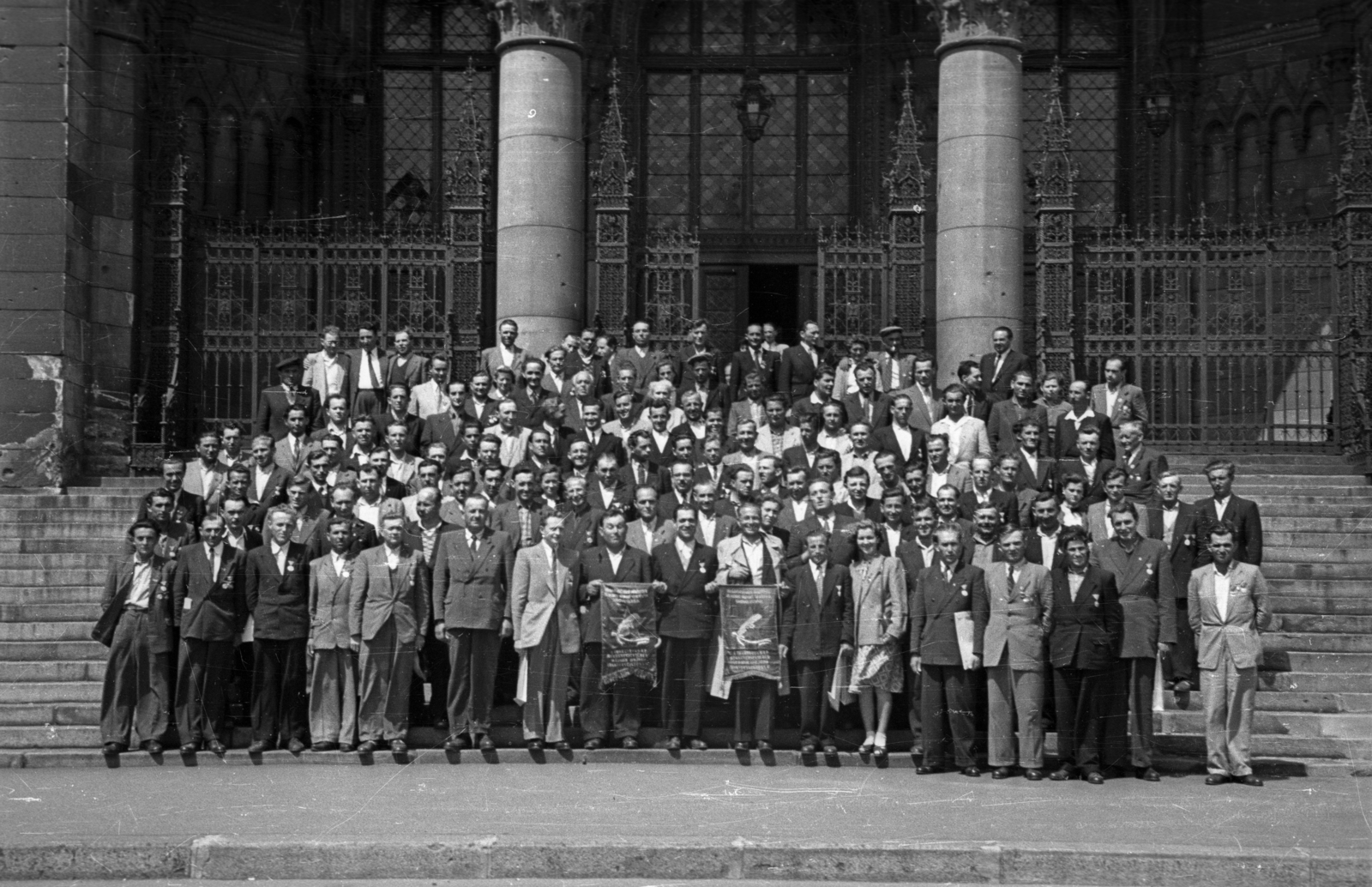 Hungary, Budapest V., Kossuth Lajos tér, a Parlament főbejárata., 1954, Bauer Sándor, parliament, Budapest, Fortepan #127684