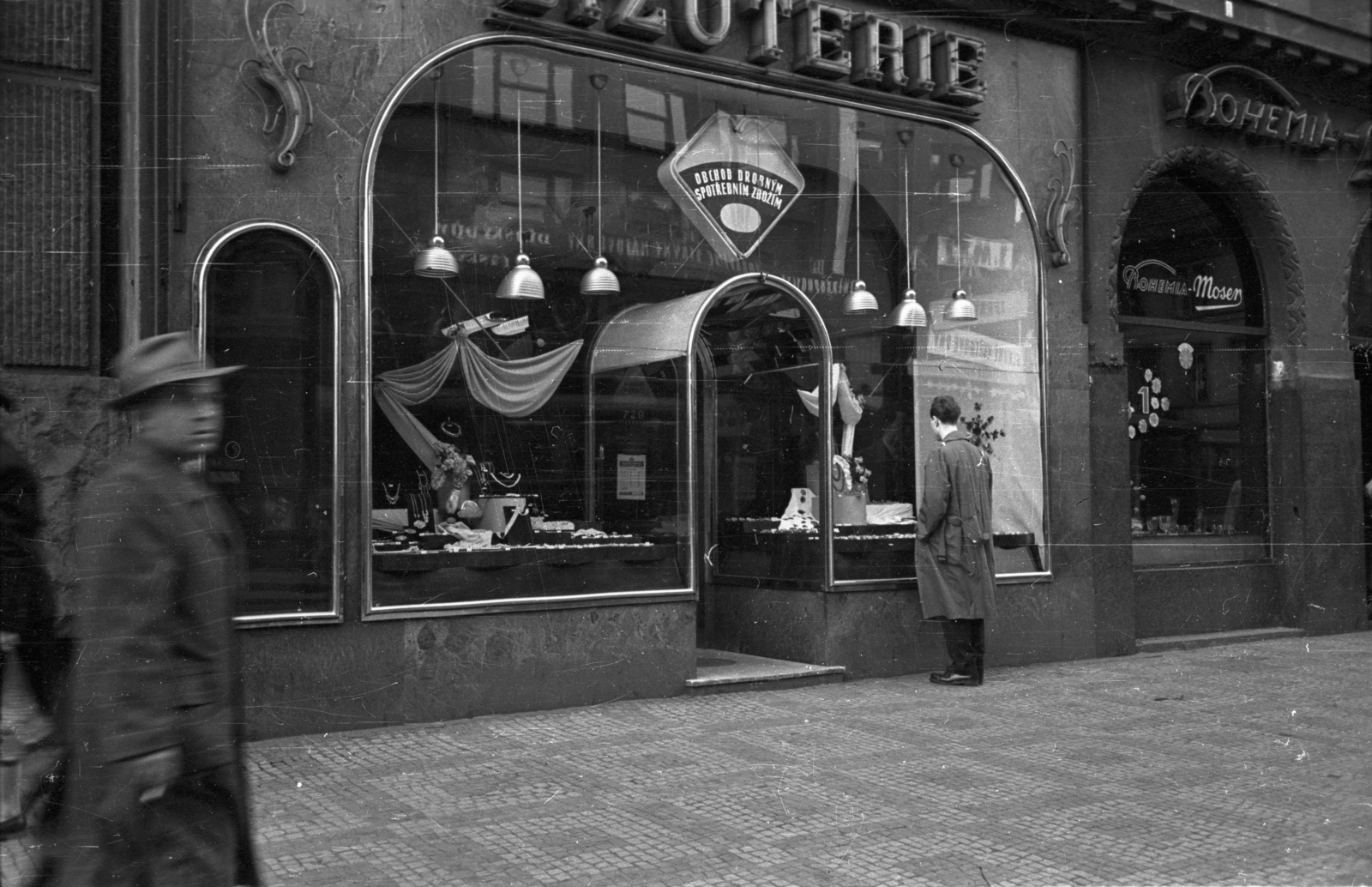 Czech Republik, Prague, ulice Na Příkopě 12., 1956, Bauer Sándor, Czechoslovakia, Show window, jewelry, Fortepan #127692