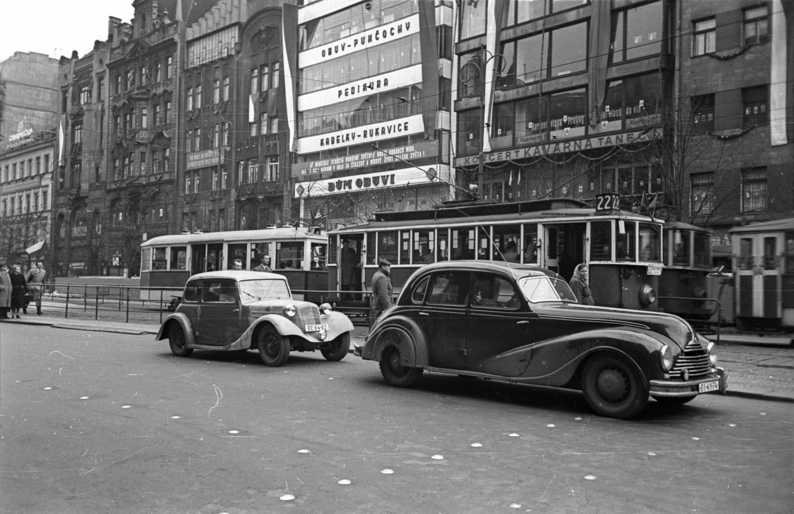 Czech Republik, Prague, Vencel tér (Václavské námestí)., 1956, Bauer Sándor, Czechoslovakia, Tatra-brand, department store, Functionalism, Josef Gočár-design, public transport line number, František Kysela-design, František Lydie Gahura-design, Fortepan #127695