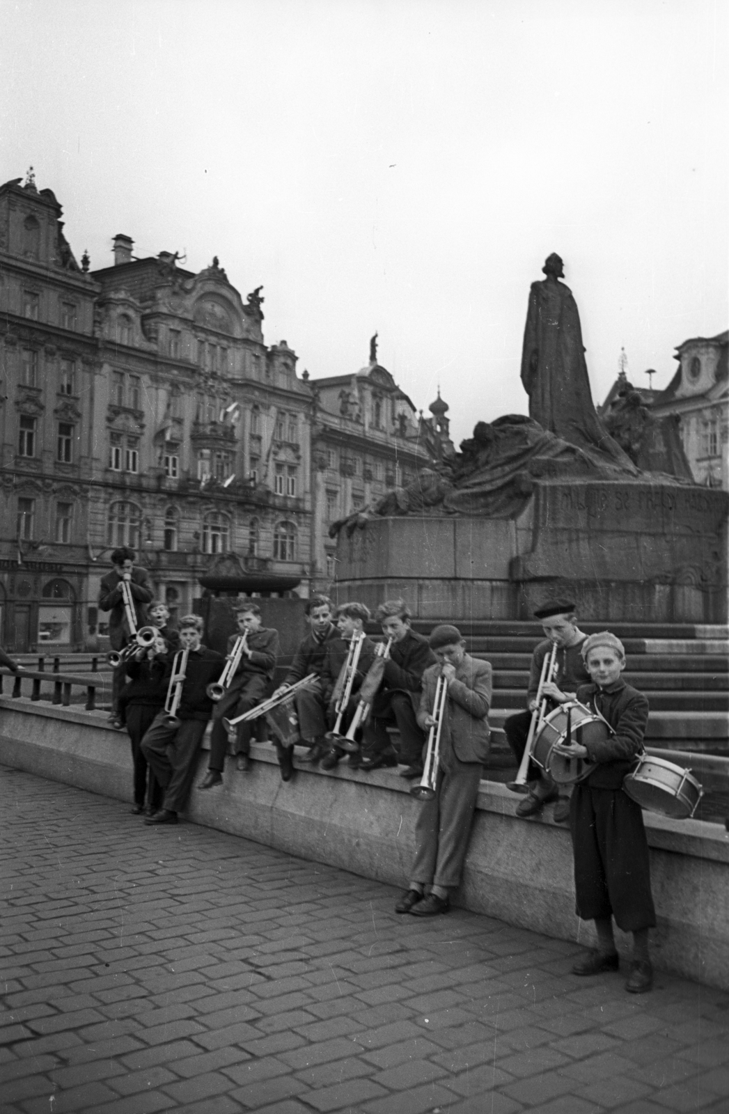 Czech Republik, Prague, Óváros tér (Staromestske namesti), Husz János emlékmű., 1956, Bauer Sándor, Czechoslovakia, monument, square, sculptural group, Jan Hus-portrayal, Ladislav Šaloun-design, Fortepan #127700