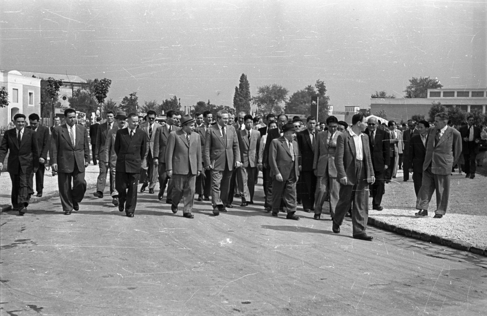 Hungary, Budapest X., Albertirsai út, Mezőgazdasági Kiállítás, megnyitó ünnepség. Az első sorban balról a második Hidas István, kalapban Hegedűs András, mellette Andropov szovjet nagykövet, sötétebb kalapban Rákosi Mátyás, mögötte kissé takarva He Dej-Csin kínai nagykövet, mellette Erdei Ferenc, jobbra a járdán Dobi István. A felvétel 1955. szeptember 3-án készült., 1955, Bauer Sándor, prime minister, Budapest, politician, Fortepan #127710