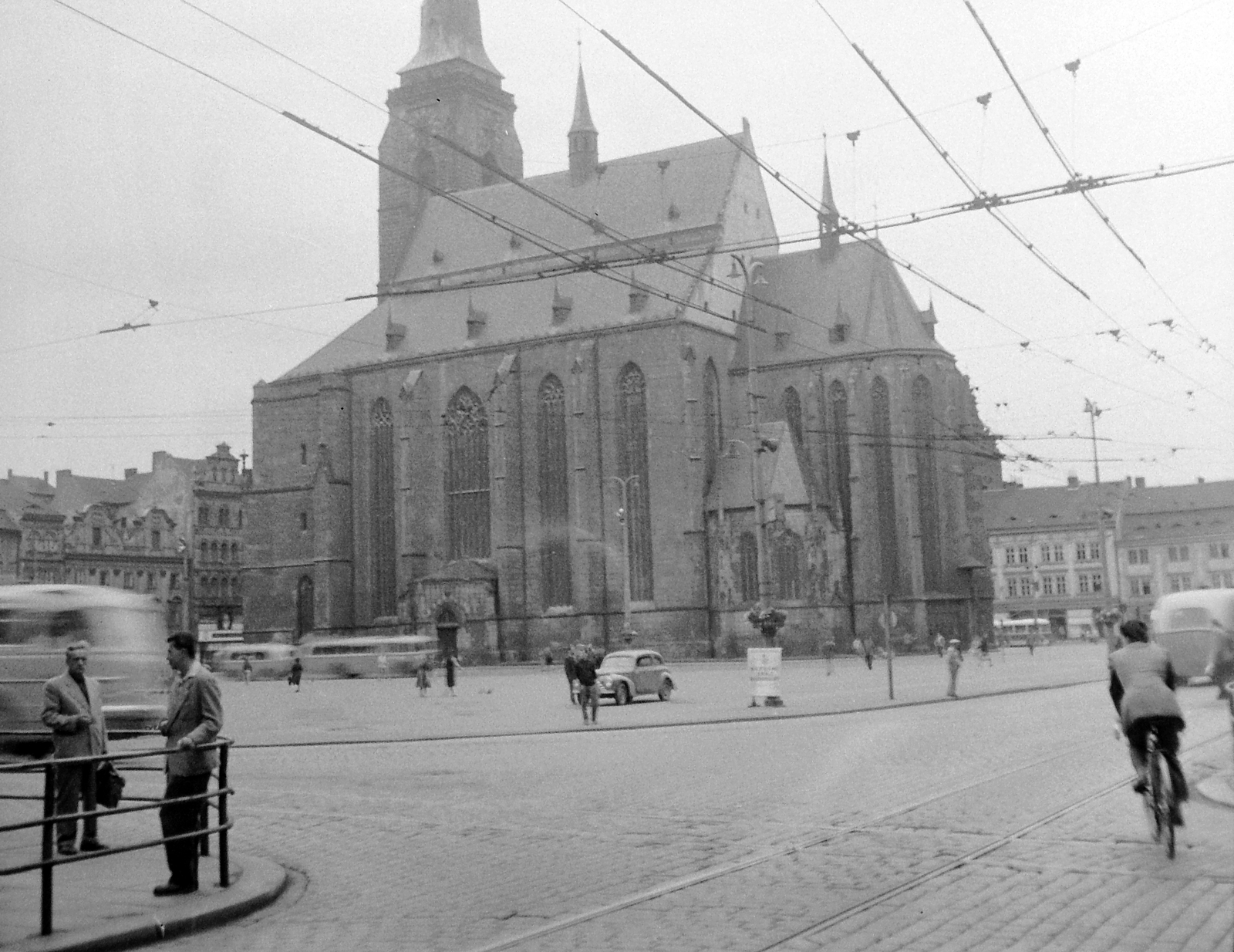 Czech Republik, Plzeň, Szent Bertalan-katedrális., 1958, Gyöngyi, Czechoslovakia, bicycle, church, bus, street view, cobblestones, Catholic Church, gothic, automobile, catenary wire, Cathedral, pointed arch, Fortepan #12773