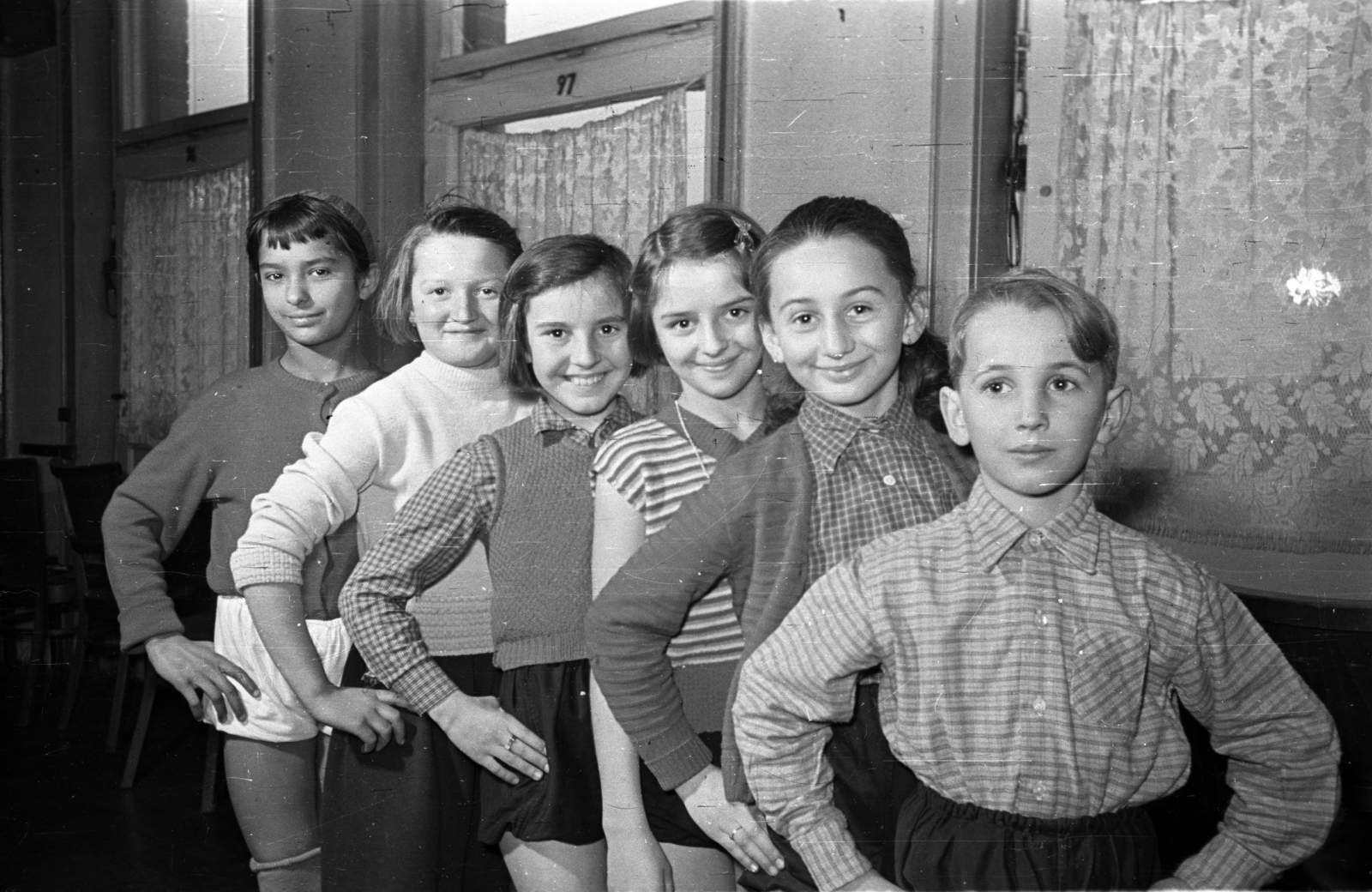 Hungary, Budapest XX., Nagy Győry István út 4-6., Vasas Kultúrház (később Csili Művelődési Központ)., 1955, Bauer Sándor, Budapest, height chart, Fortepan #127753