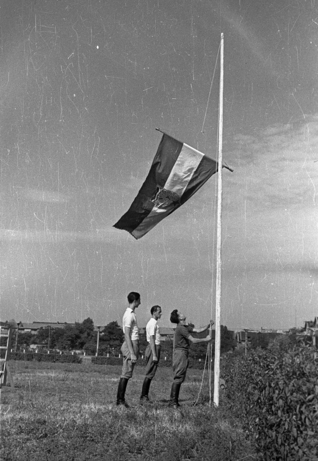 Hungary, Budapest VIII., Kerepesi út, Ügetőpálya., 1955, Bauer Sándor, Budapest, flag raising, Fortepan #127830