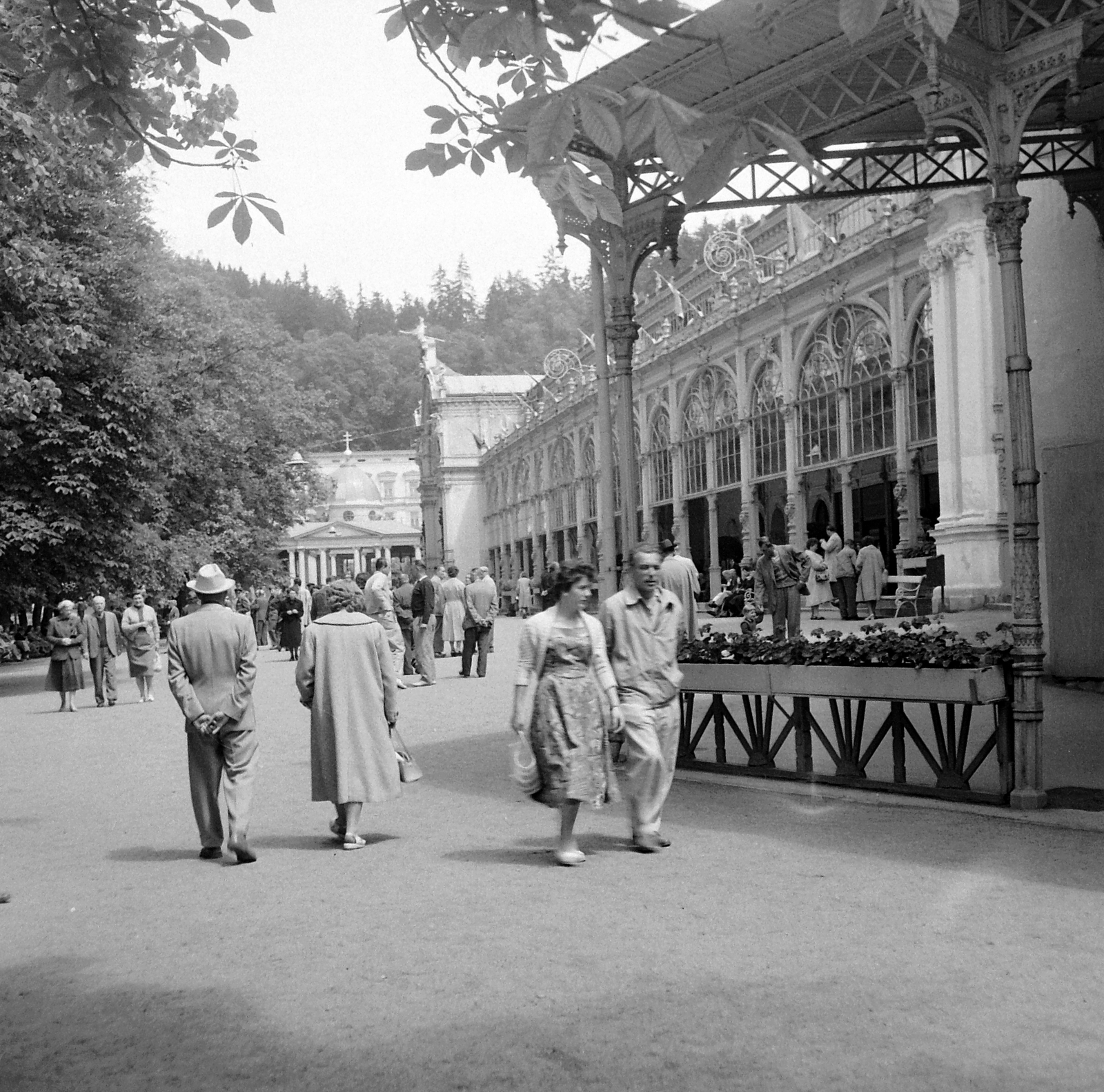Czech Republik, Mariánské Lázne, Kolonnád., 1958, Gyöngyi, Czechoslovakia, colonnade, Neo-Baroque-style, Anton Thurner-design, Georg Fischer-design, Cast-iron architecture, Hans Miksch-design, Julian Niedzielski-design, Fortepan #12784
