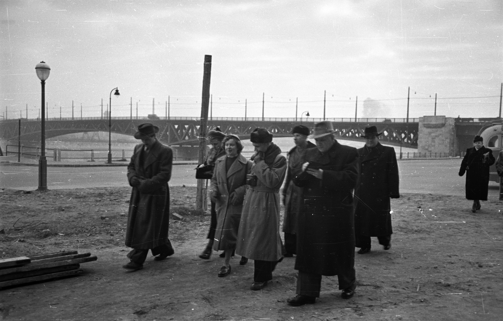 Magyarország, Budapest XI., Műegyetem rakpart, háttérben a Petőfi híd., 1955, Bauer Sándor, Budapest, Fortepan #127870