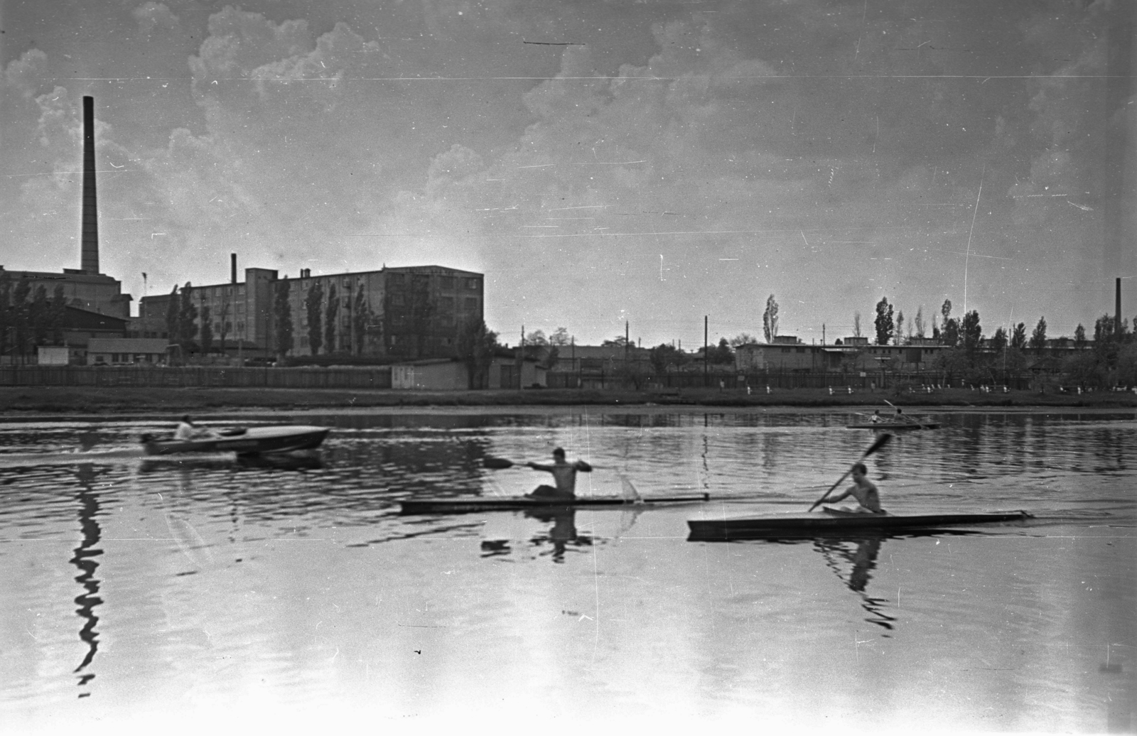 Hungary, Budapest XX.,Budapest XXI., Ráckevei (Soroksári)-Duna, szemben balra a Csepeli Papírgyár., 1957, Bauer Sándor, Budapest, paddling, Fortepan #127898