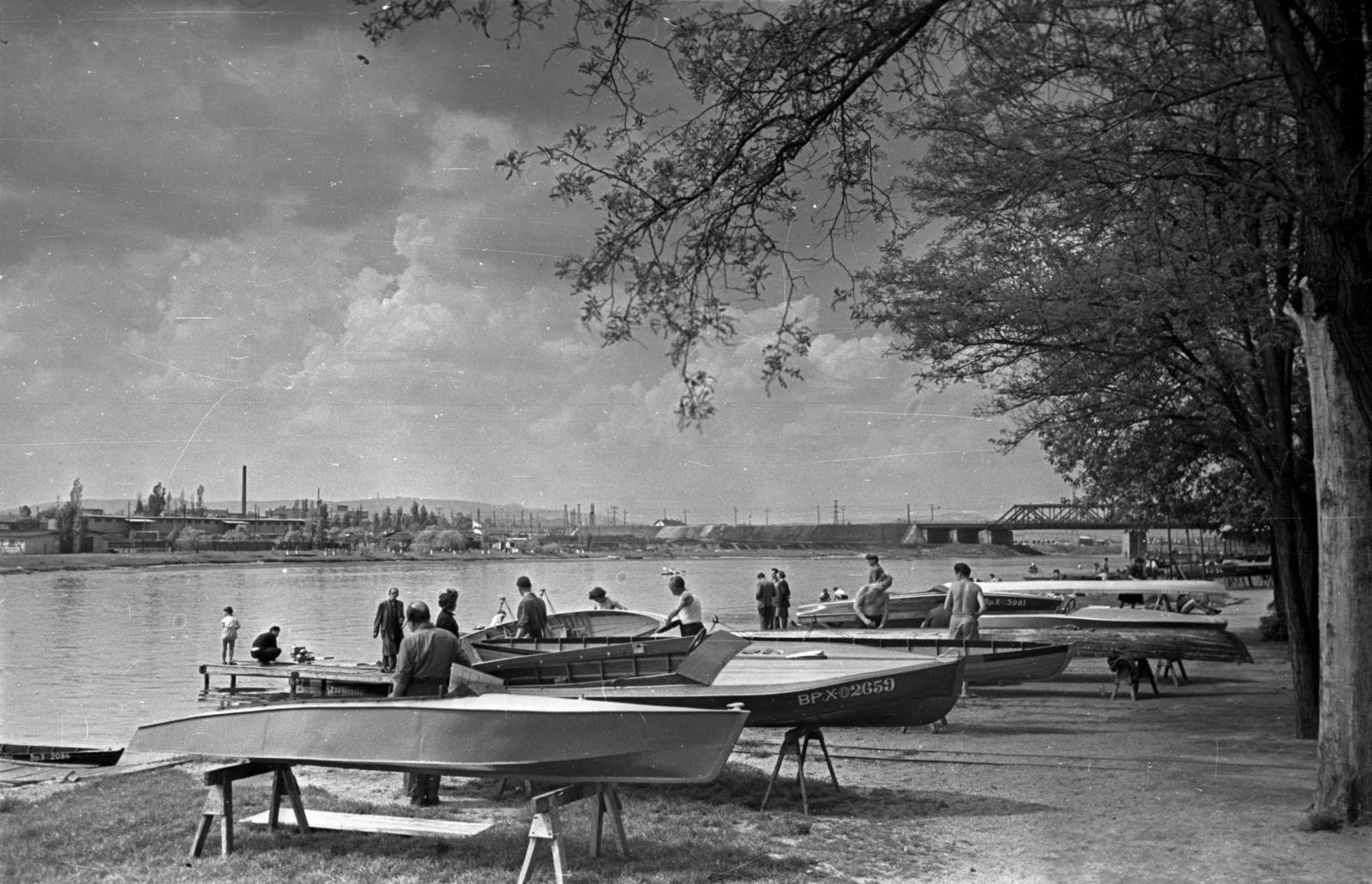 Hungary, Budapest XX.,Budapest XXI., Ráckevei (Soroksári)-Duna, háttérben a Gubacsi híd., 1957, Bauer Sándor, Budapest, boat, motorboat, Fortepan #127903