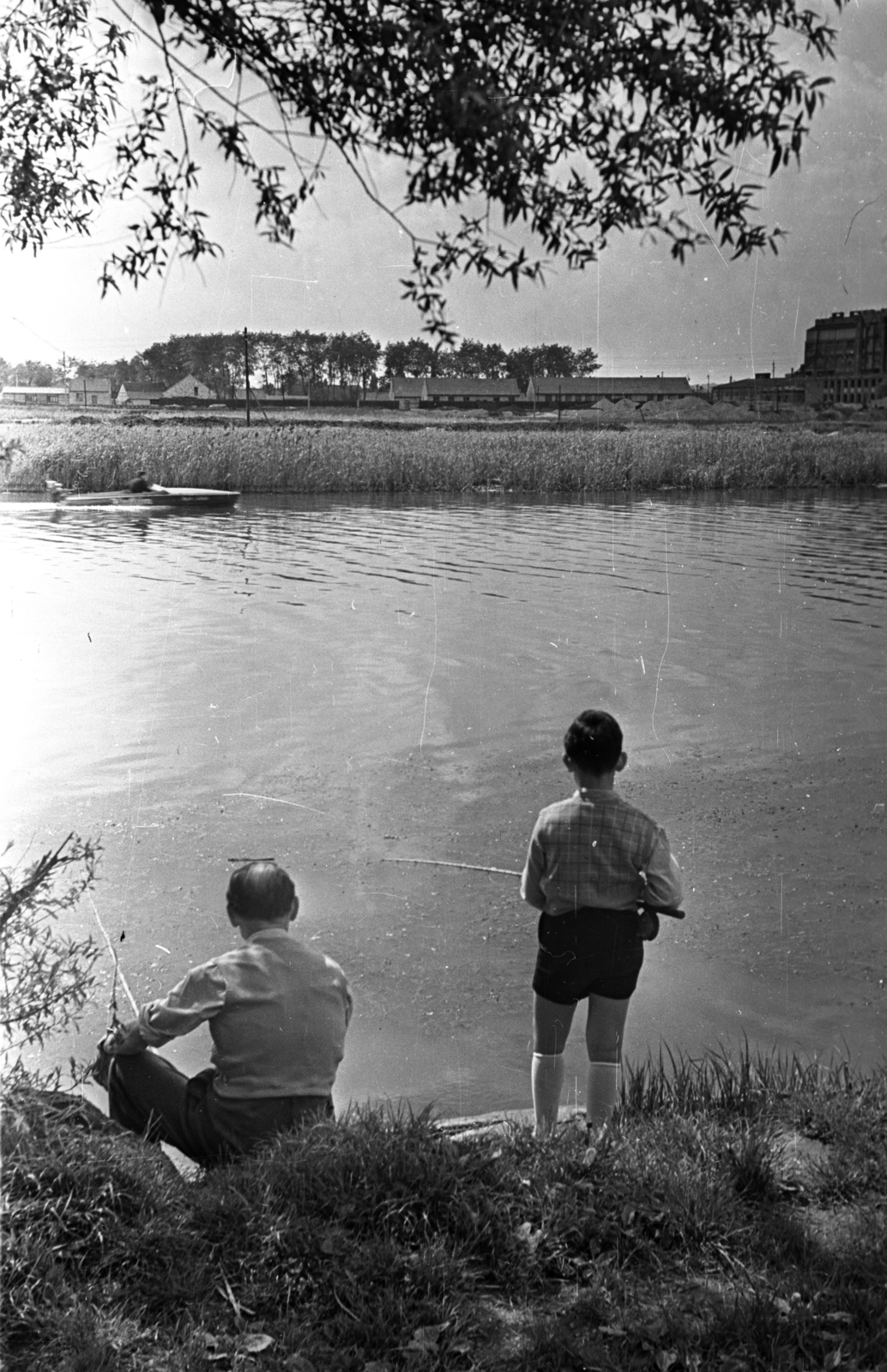 Hungary, Budapest XX.,Budapest XXI., Ráckevei (Soroksári)-Duna., 1957, Bauer Sándor, fishing, Budapest, Fortepan #127905