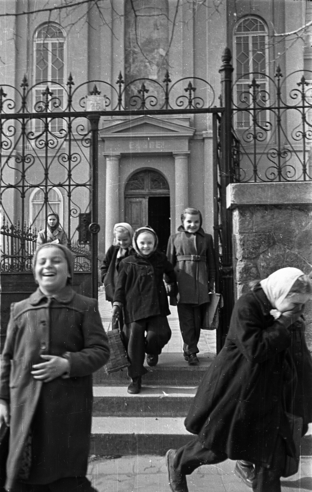 Hungary,Lake Balaton, Keszthely, Kossuth Lajos utca 75., Szendrey Júlia Általános Iskola (eredetileg Ranolder Intézet, ma Ranolder János Katolikus Általános Iskola)., 1955, Bauer Sándor, school, Fortepan #127924