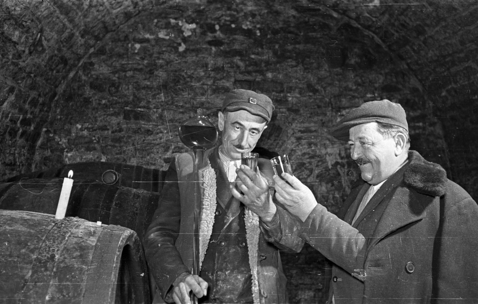 1957, Bauer Sándor, candle, barrel, wine thief, cellar, Fortepan #127926