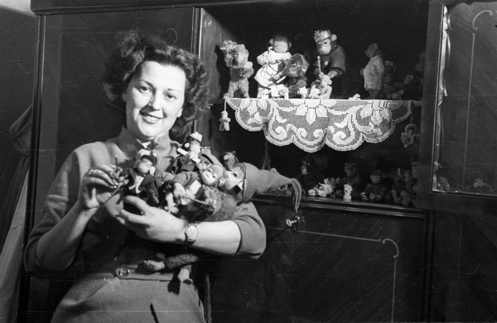 Hungary, Budapest II., Margit körút (Mártírok útja) 58. IV. em., Záray Márta énekesnő otthonában., 1958, Bauer Sándor, celebrity, Budapest, toy animal, Fortepan #127934
