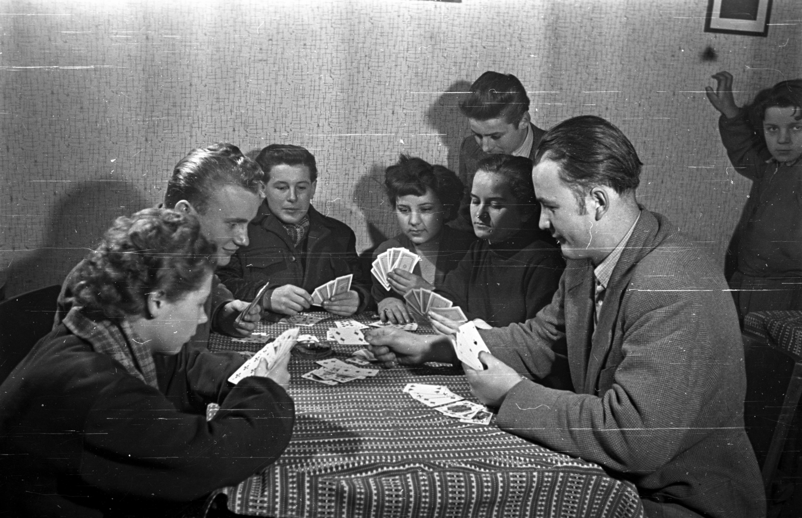 Hungary, Budapest XX., Nagy Győry István út 4-6., a Vasas Kultúrház (később Csili Művelődési Központ)., 1959, Bauer Sándor, card game, Budapest, Fortepan #127967