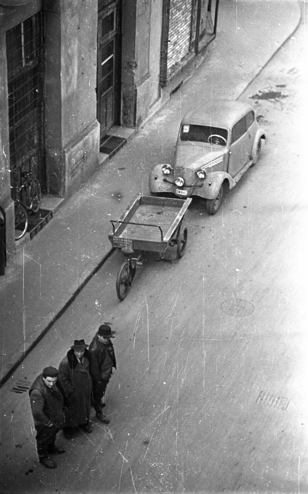 Hungary, Budapest VIII., Fecske (Lévai Oszkár) utca a Népszínház utca sarkán álló házból nézve., 1956, Bauer Sándor, tricycle, Budapest, Fortepan #127970