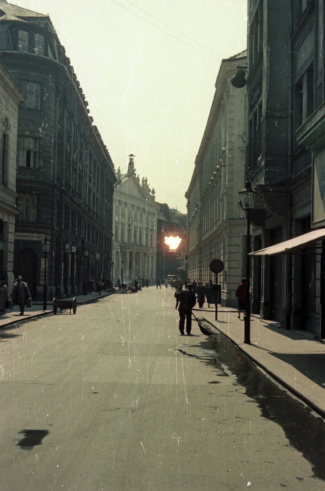 Slovakia, Bratislava, Klobučnícka ulica, szemben világos épület a prímási palota., 1956, Bauer Sándor, Czechoslovakia, colorful, Fortepan #127995